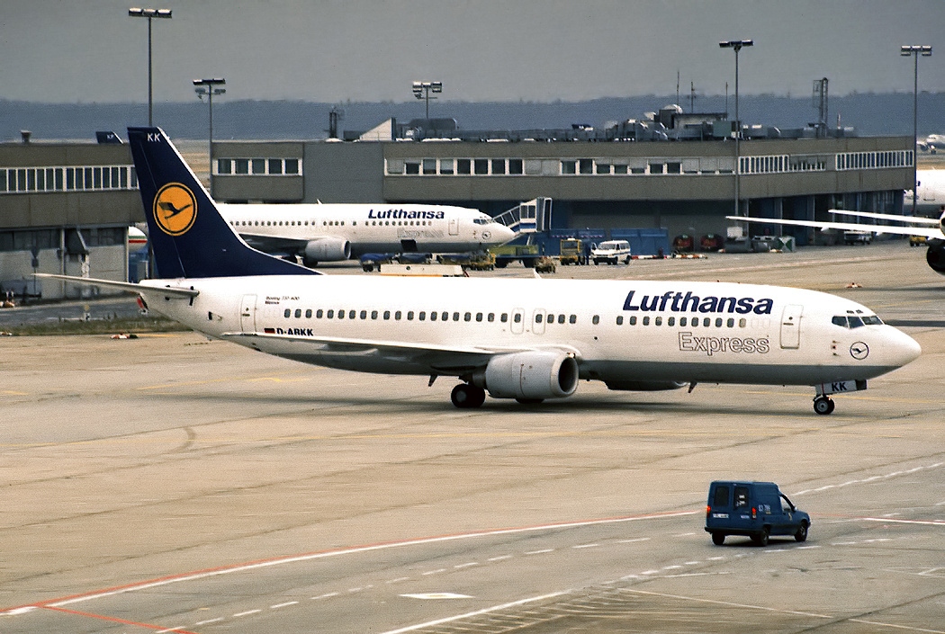 ¿Cuando salio el boeing 737?