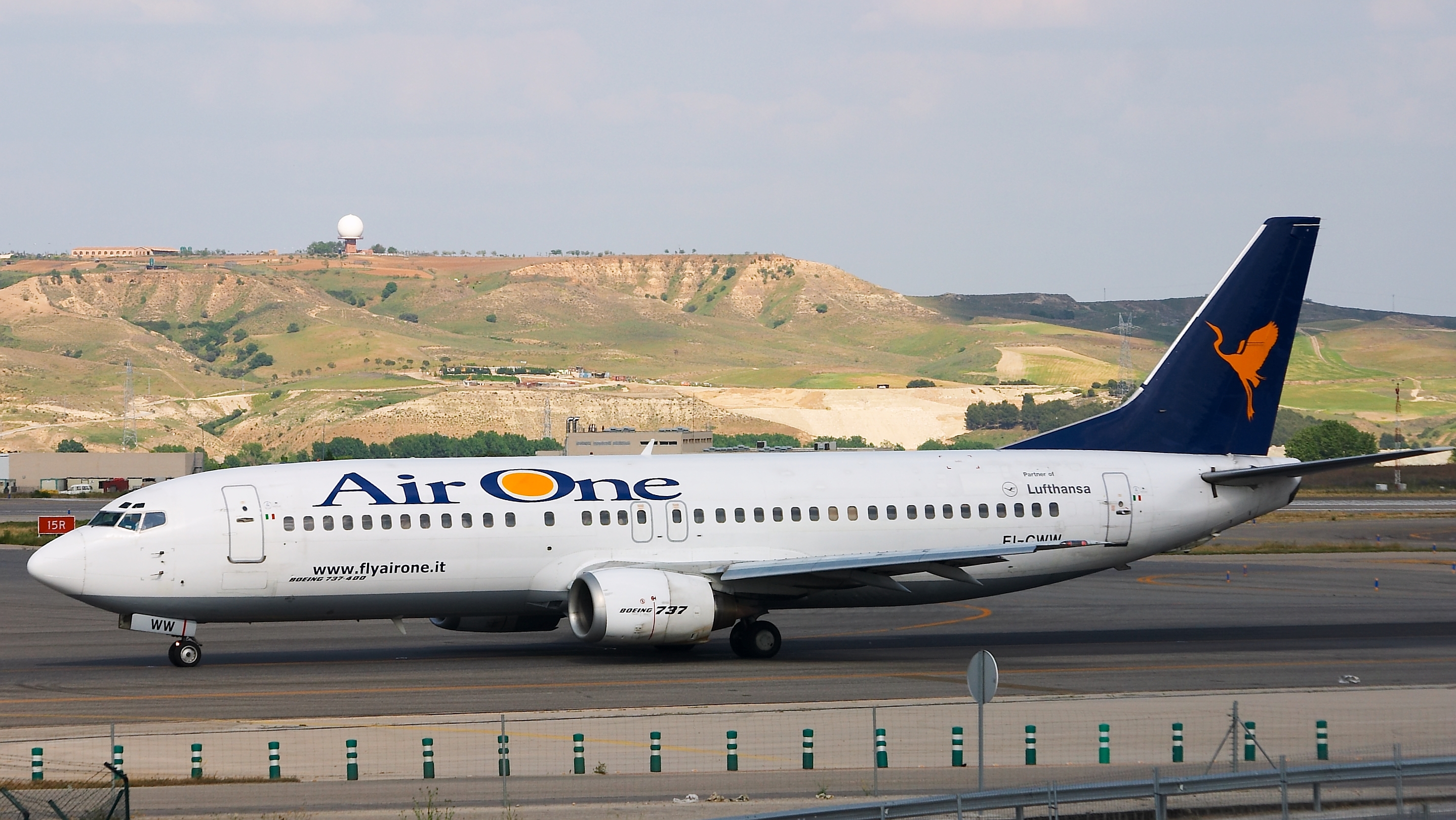 Boeing 737-4Y0 - Air One - EI CWW - LEMD