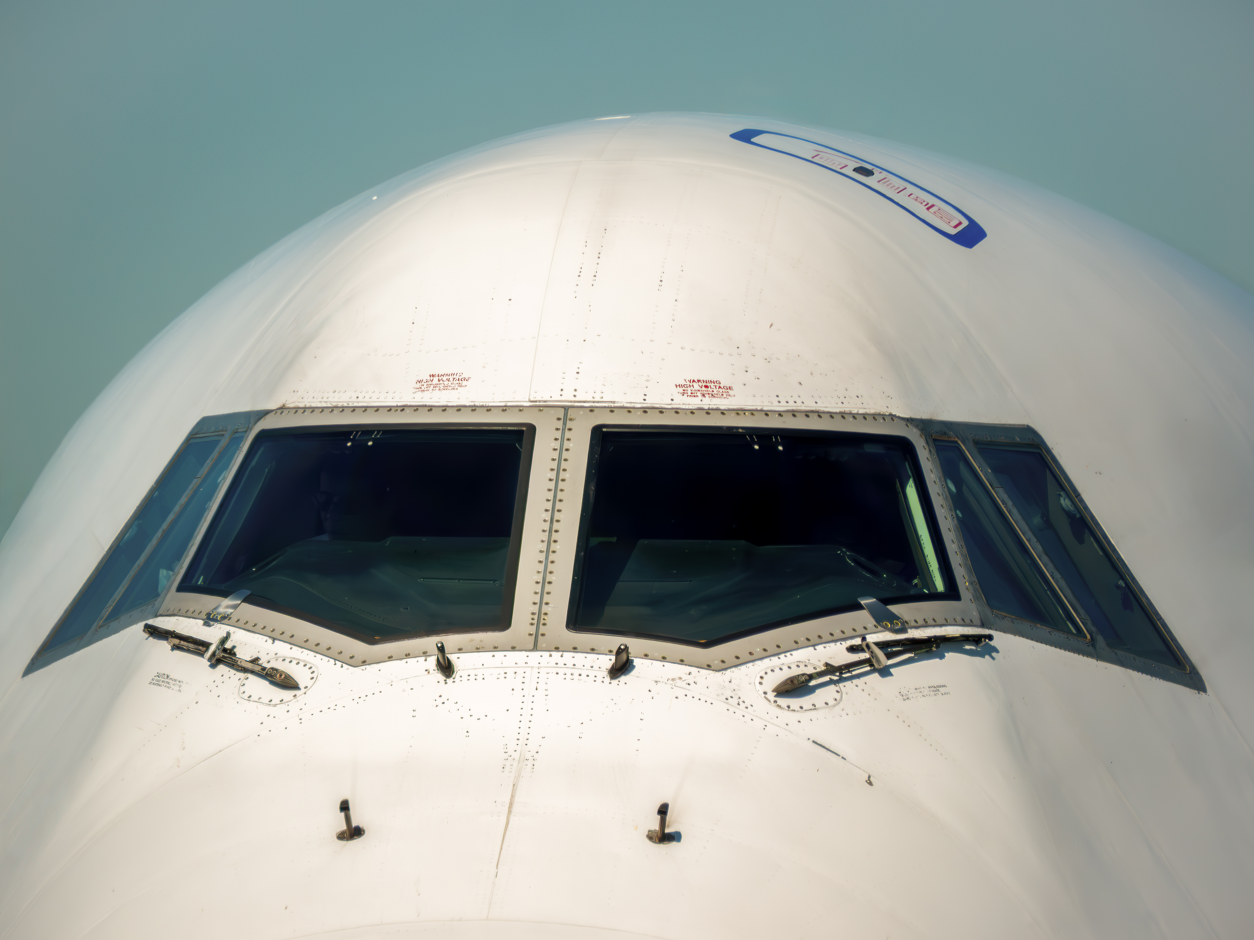 Janelas frontais da cabina de pilotagem do Boeing 747 Jumbo
