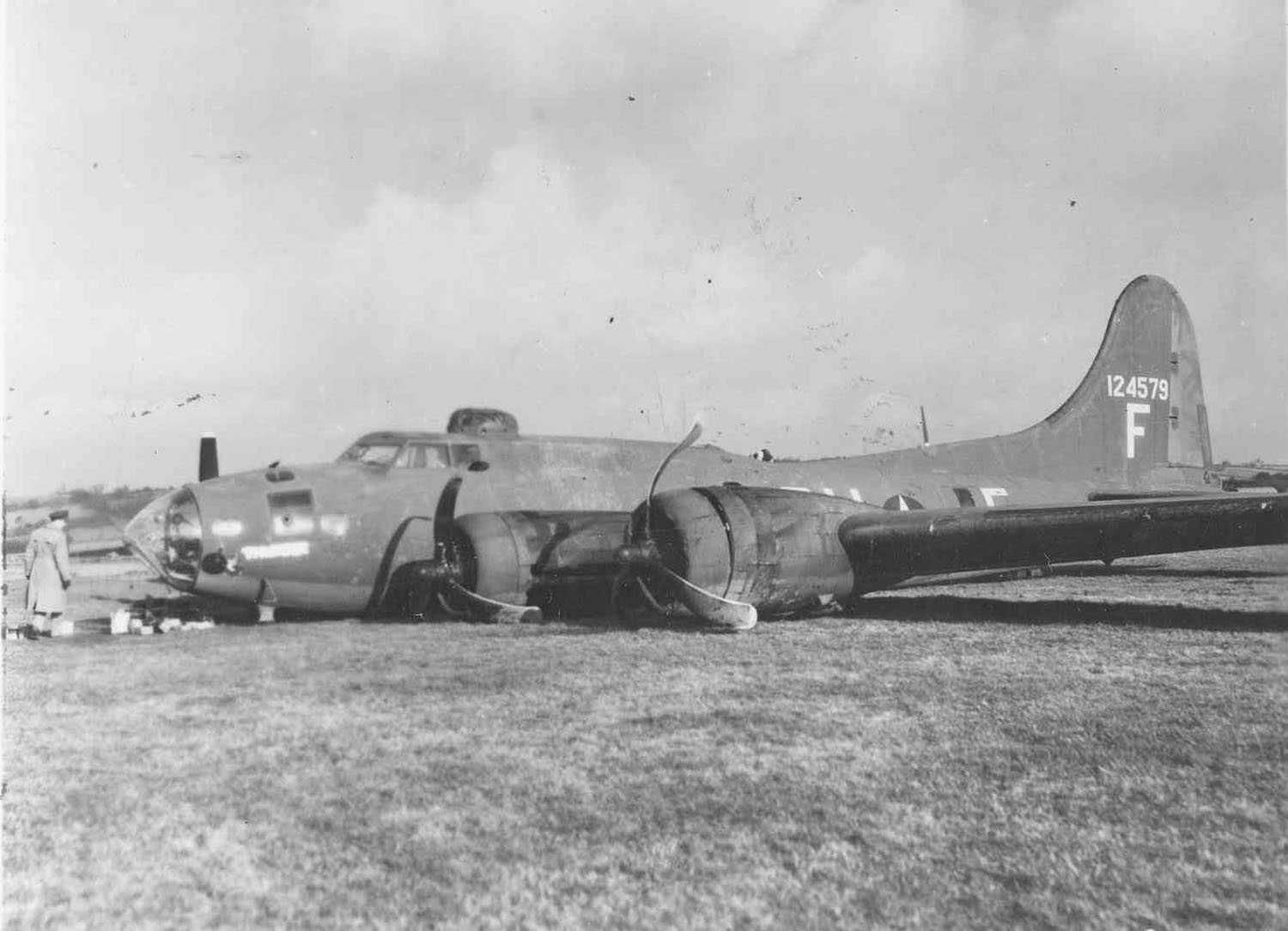 Boeing B-17F-25 BO Thumper, n° de série 41-24579, atterrissage sur le ventre (060516 F-1234S 008)