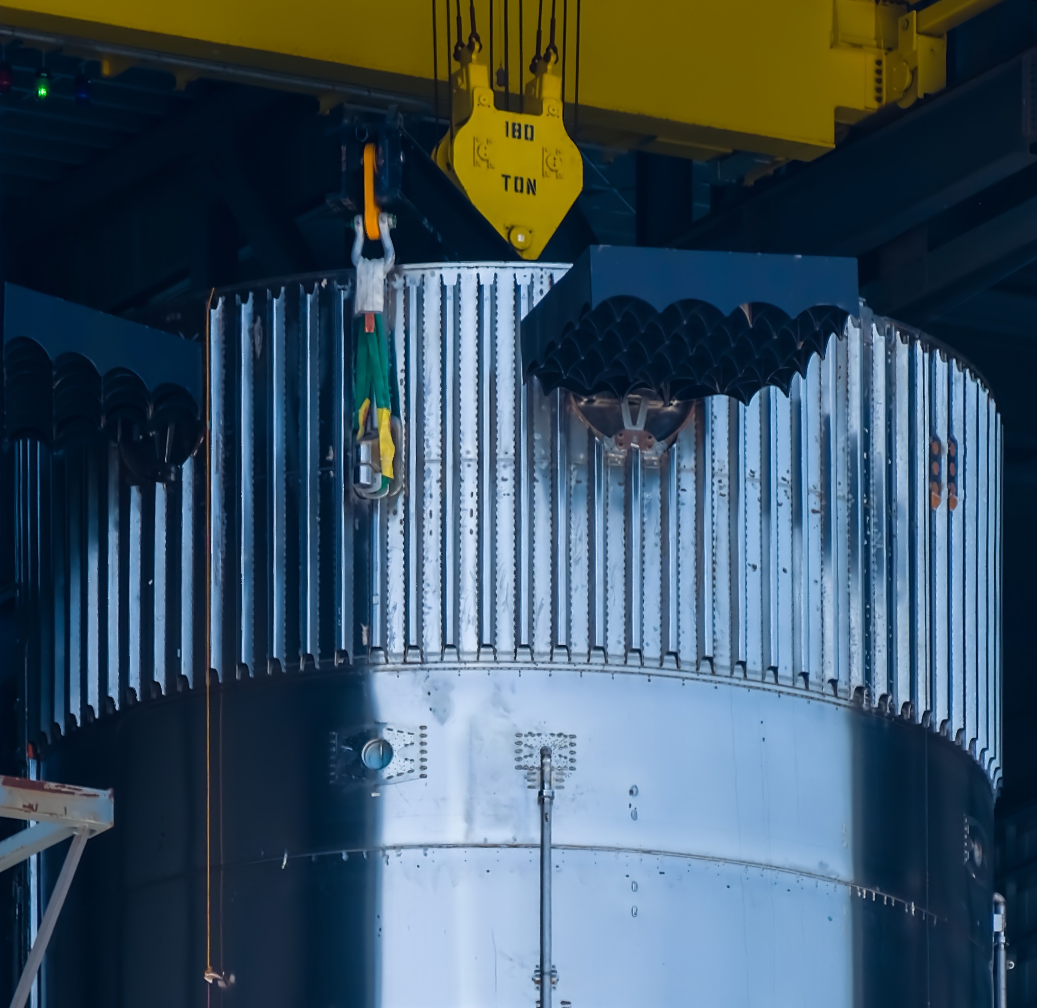 Gitterflossen des Boosters in der High Bay (Booster 4)