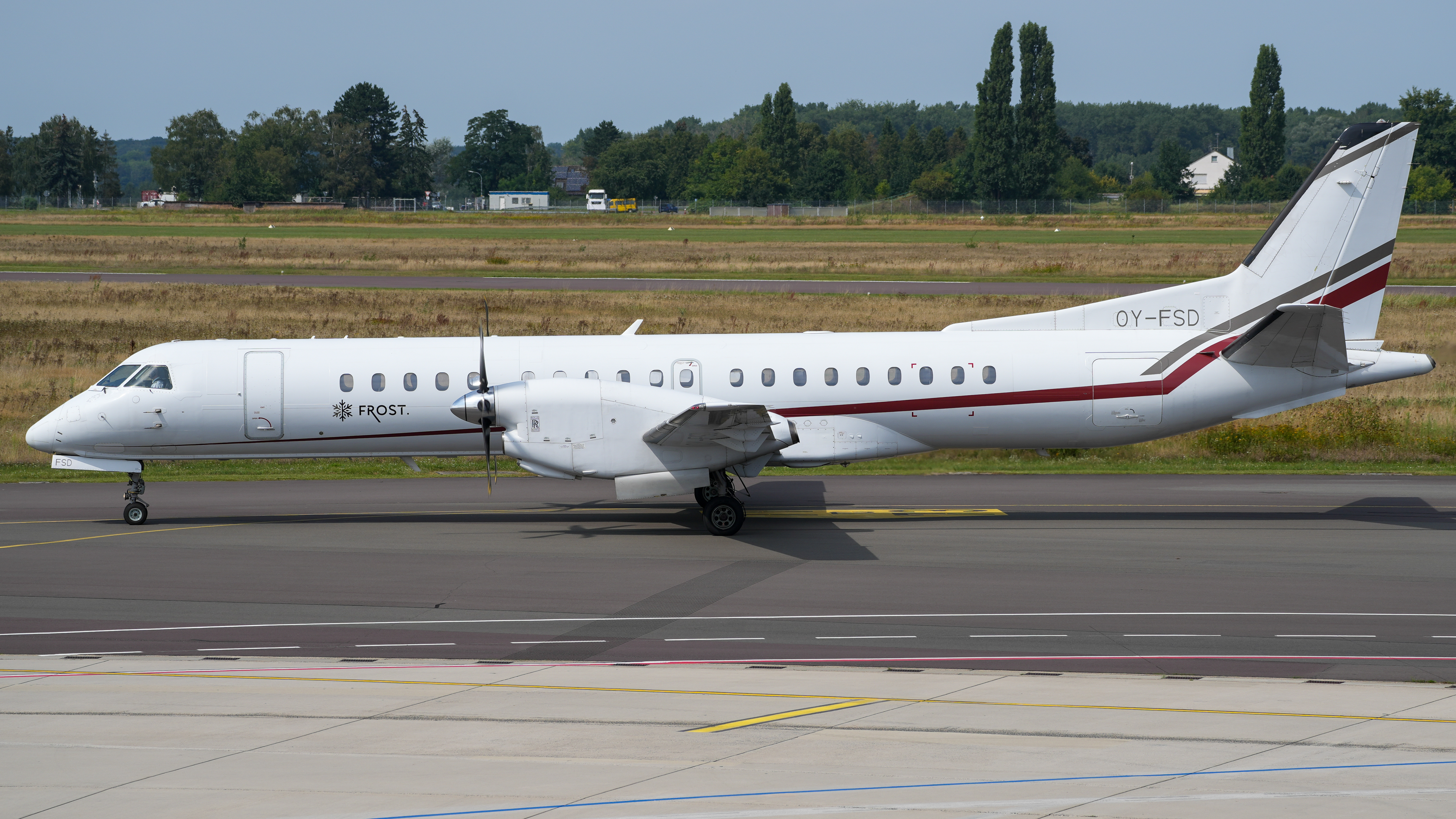 Braunschweig Airport Frost Air Saab 2000 OY-FSD (DSC09300)