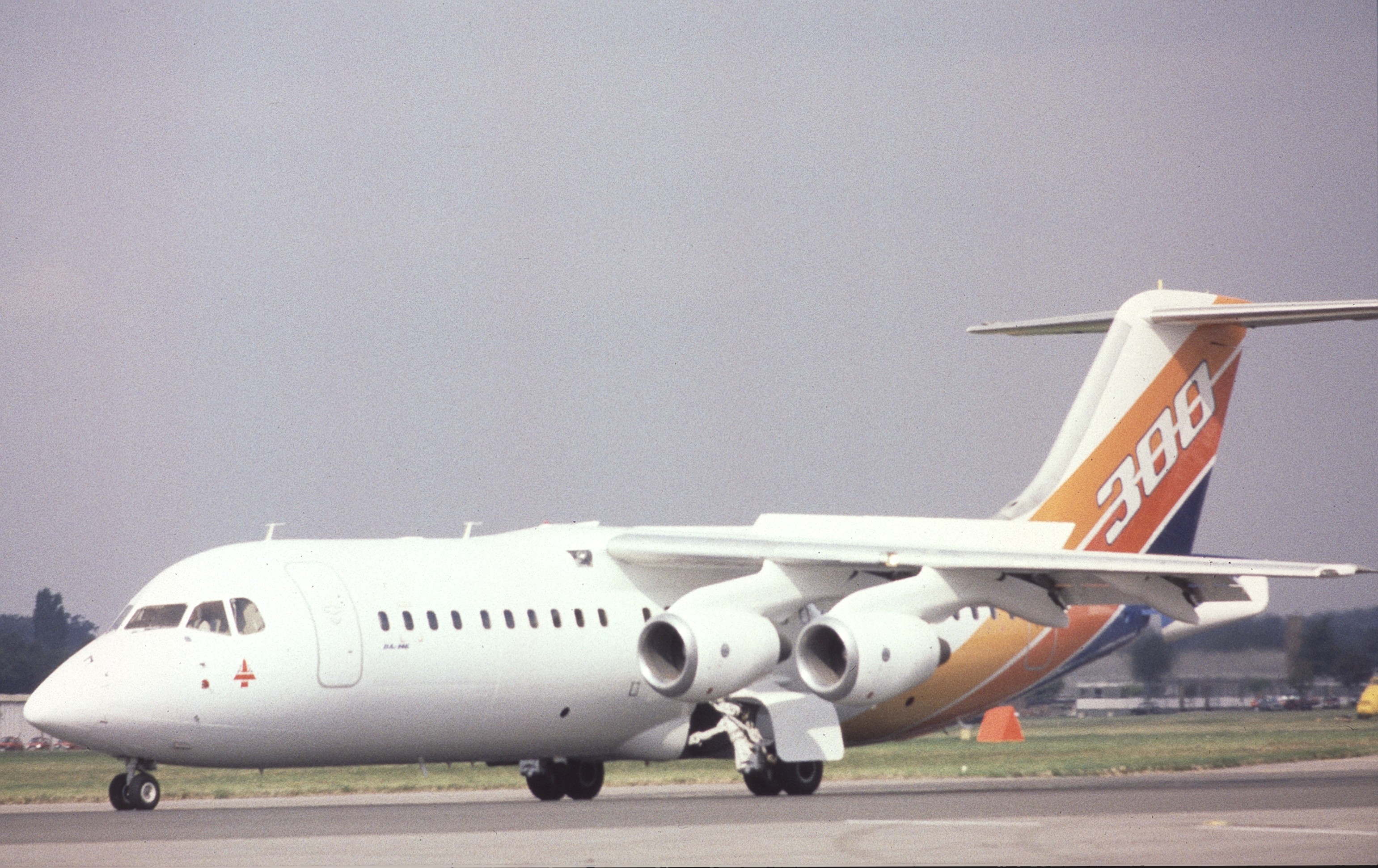 British Aerospace B Ae-146-300 G LUXE, Farnborough, September 1988 (2)