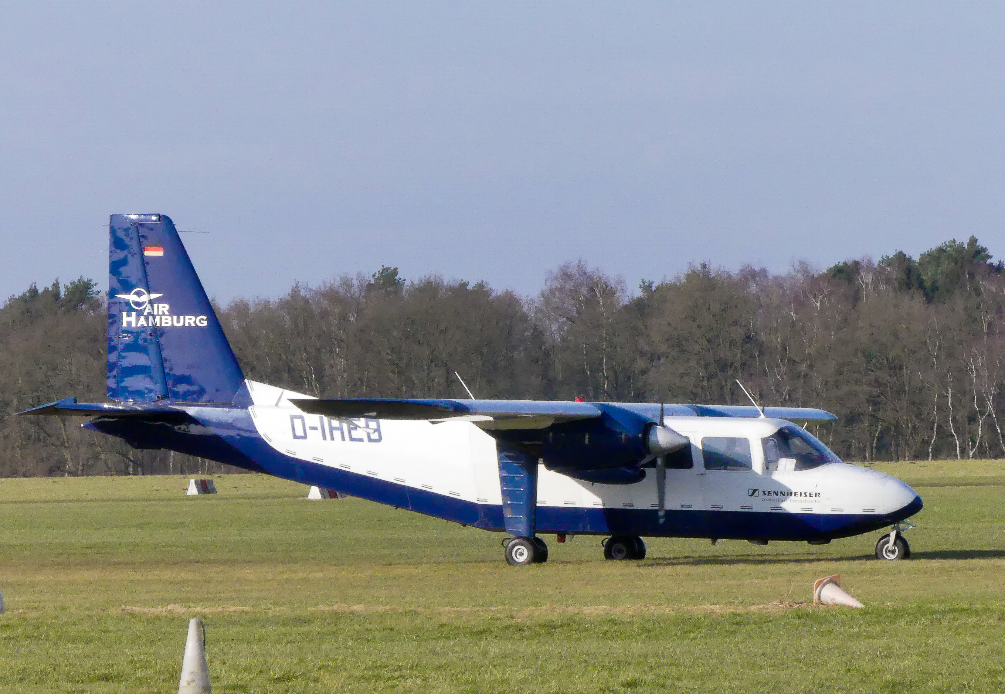 Britten Norman BN-2A Islander (D IAEB) en el aeródromo de Uetersen