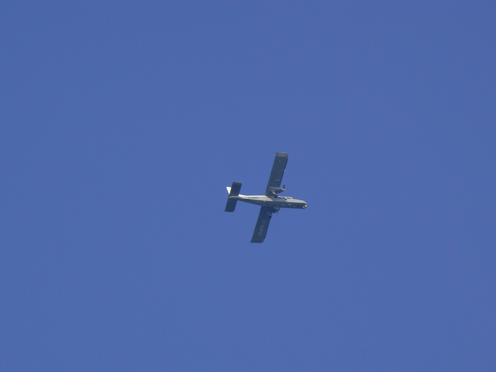 Britten Norman Defender 4000 G GMPB in volo