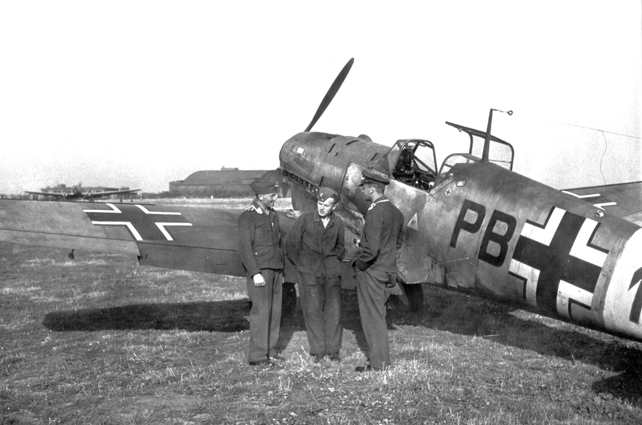 Brunner (sx), Brandenburg-Briest, Bf 109 D (1a)
