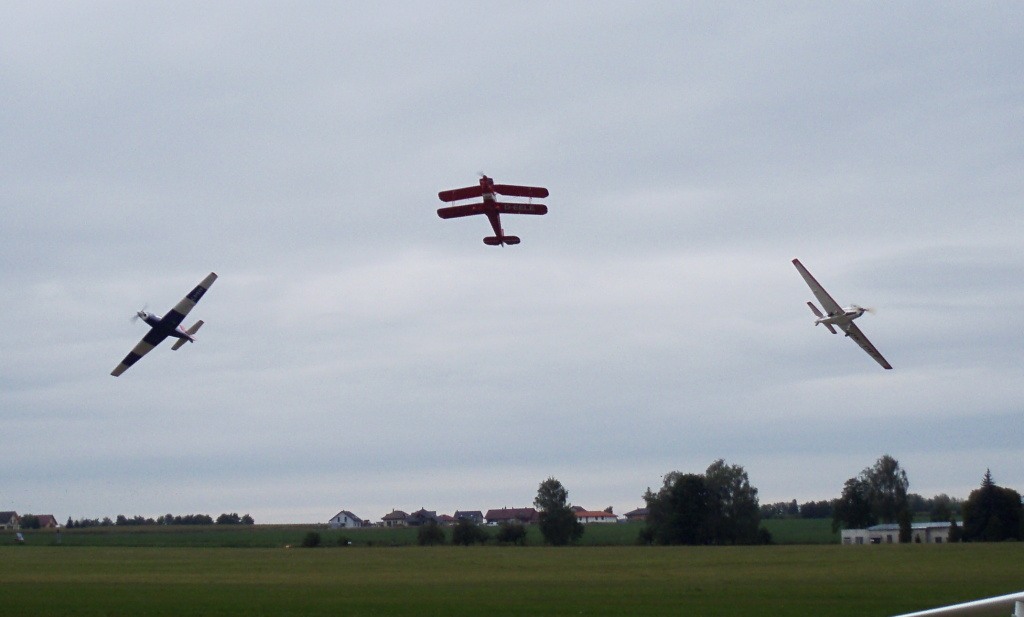 Bücker et Z226 à la journée aérienne de Chrudim