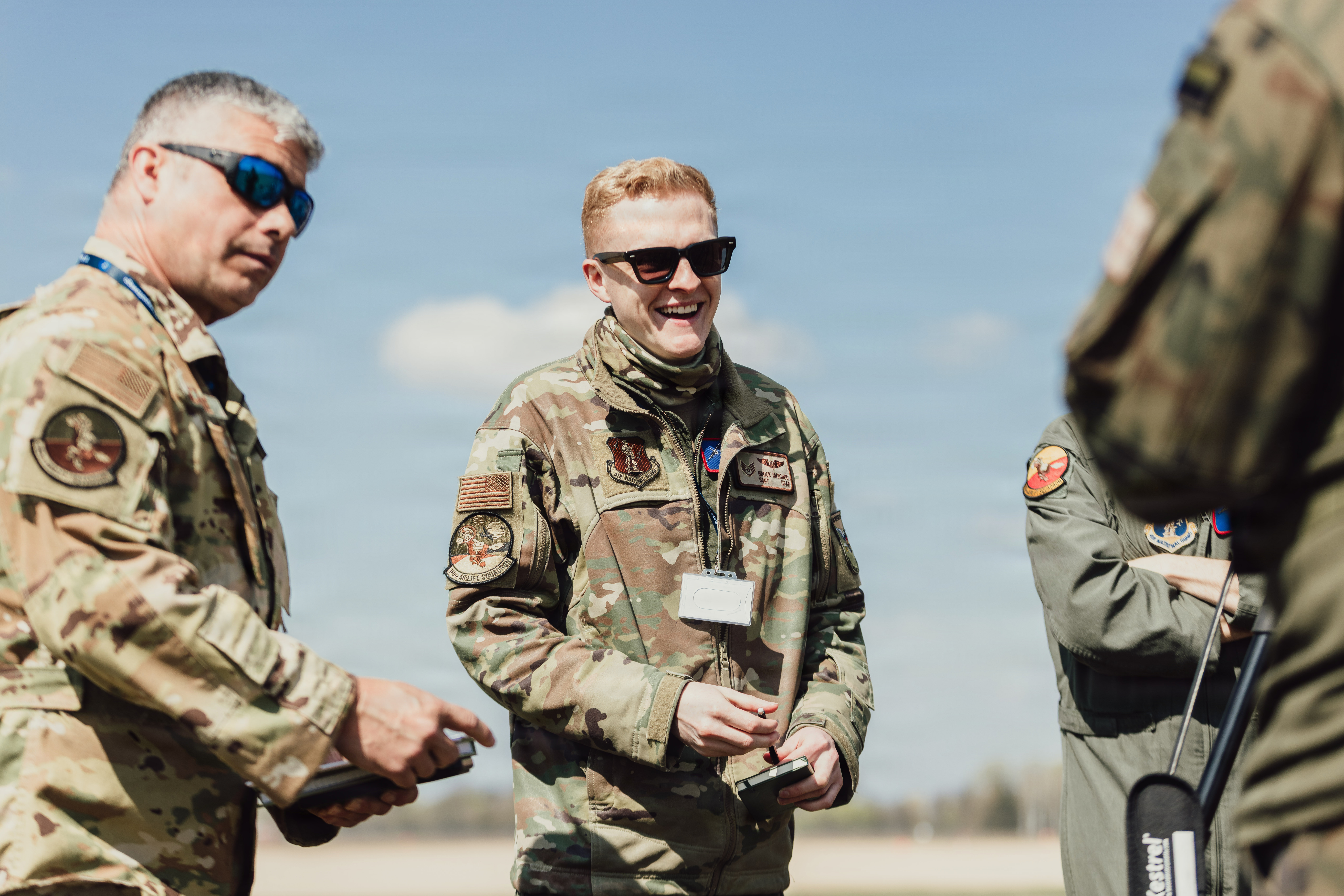 Un C-130H Hercules effectue un largage pour le Hussar Saber 26-1