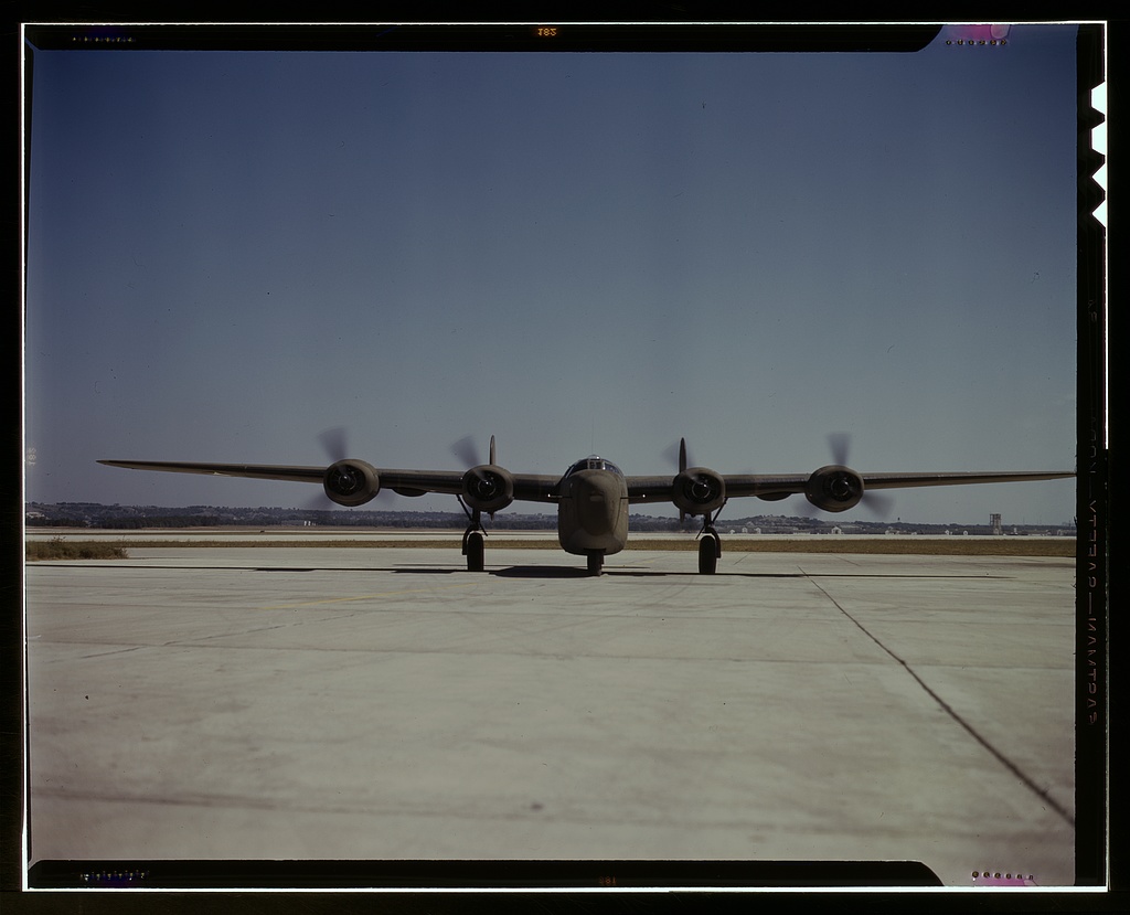 C-87 recién salido de la cadena de montaje