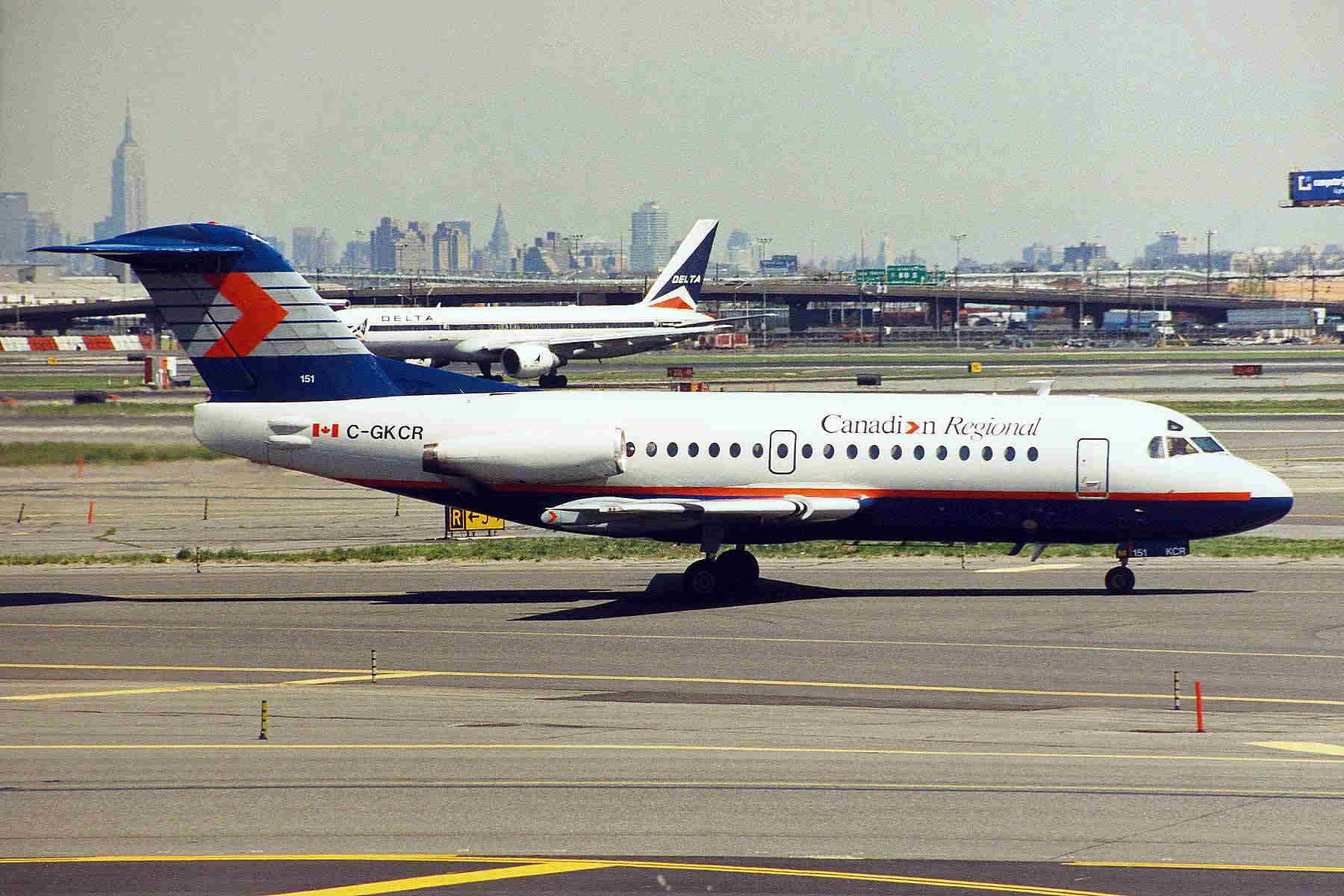 C GKCR F 28-1000 Canadian Regional EWR 29APR00