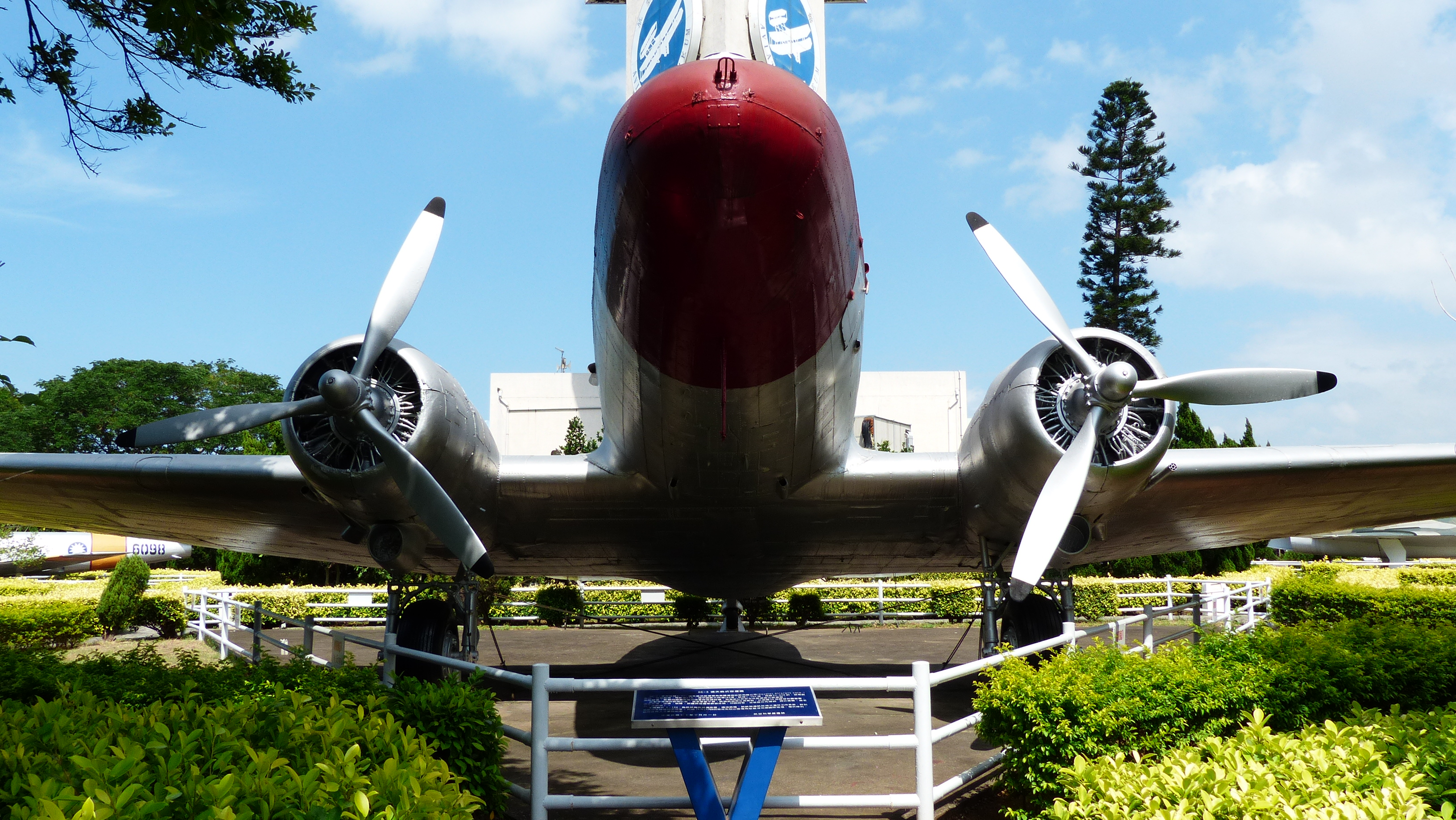 Douglas DC-3