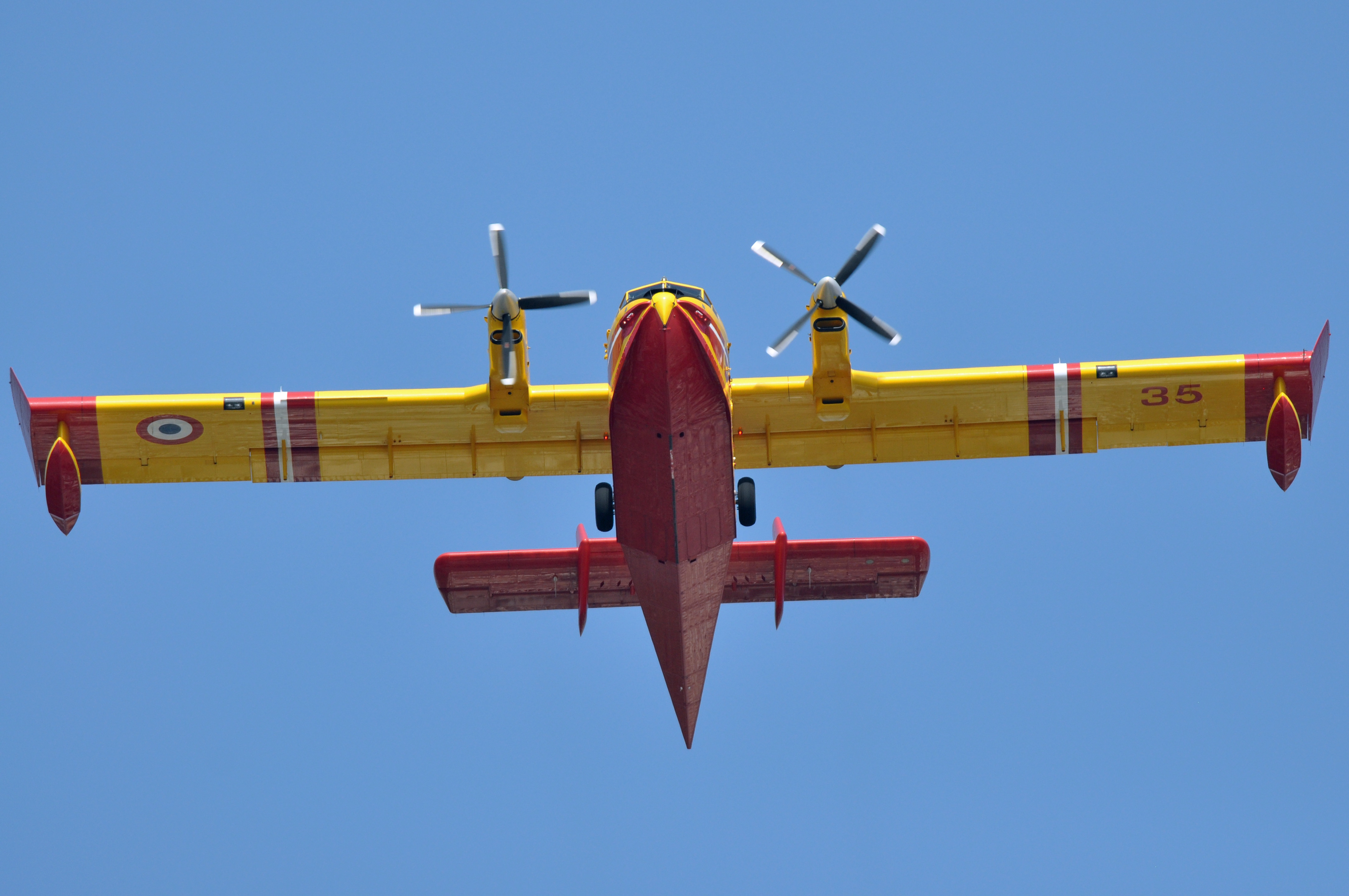 Canadair CL-415