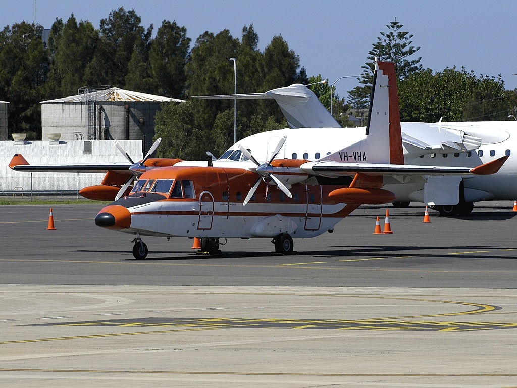 CASA C-212 EE (C-212-400) della Sky Traders, motori TPE331-12JR-701C