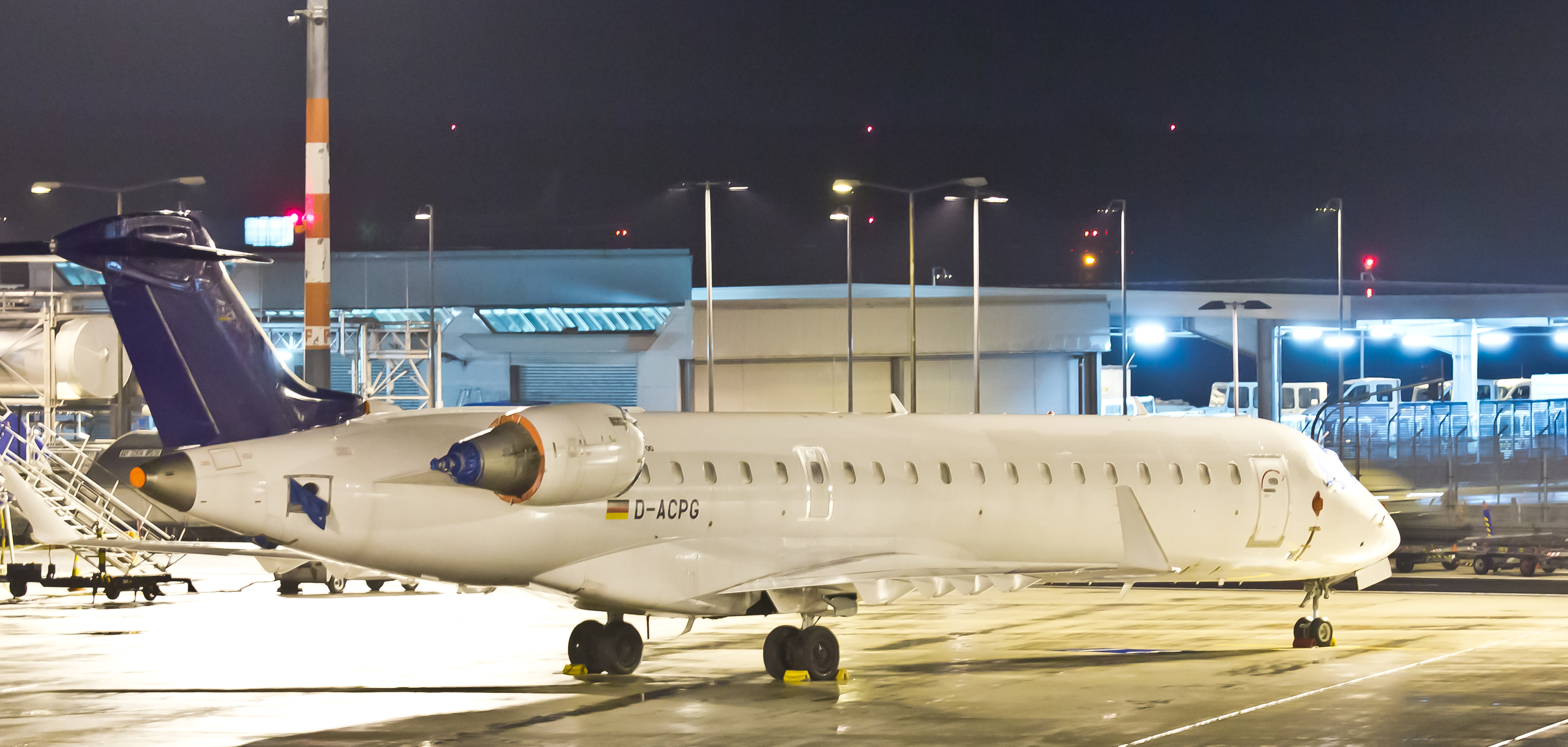 CRJ700 sans livrée - D ACPG - Aéroport de Cologne-Bonn-7282