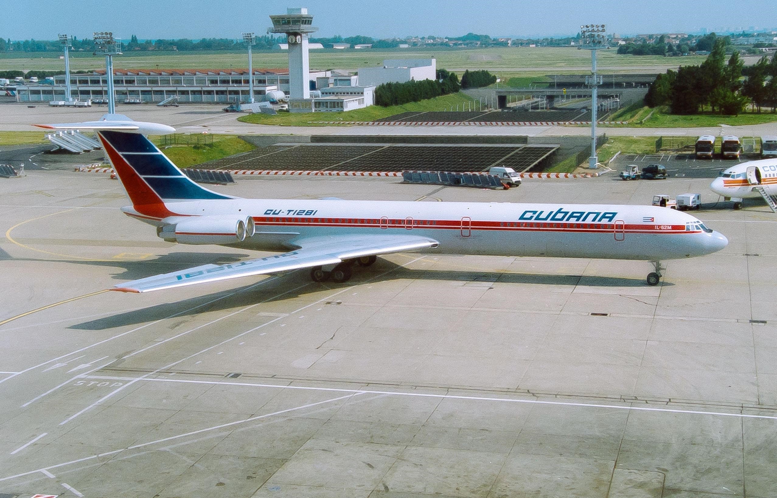 CU-T1281 Cubana de Aviación Ilyushin Il-62M at Paris Orly Airport, 17 June 1989
