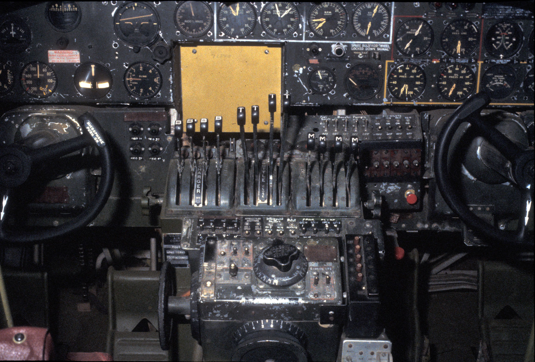 Cabina de mando de un B-24 Liberator (vista 2)
