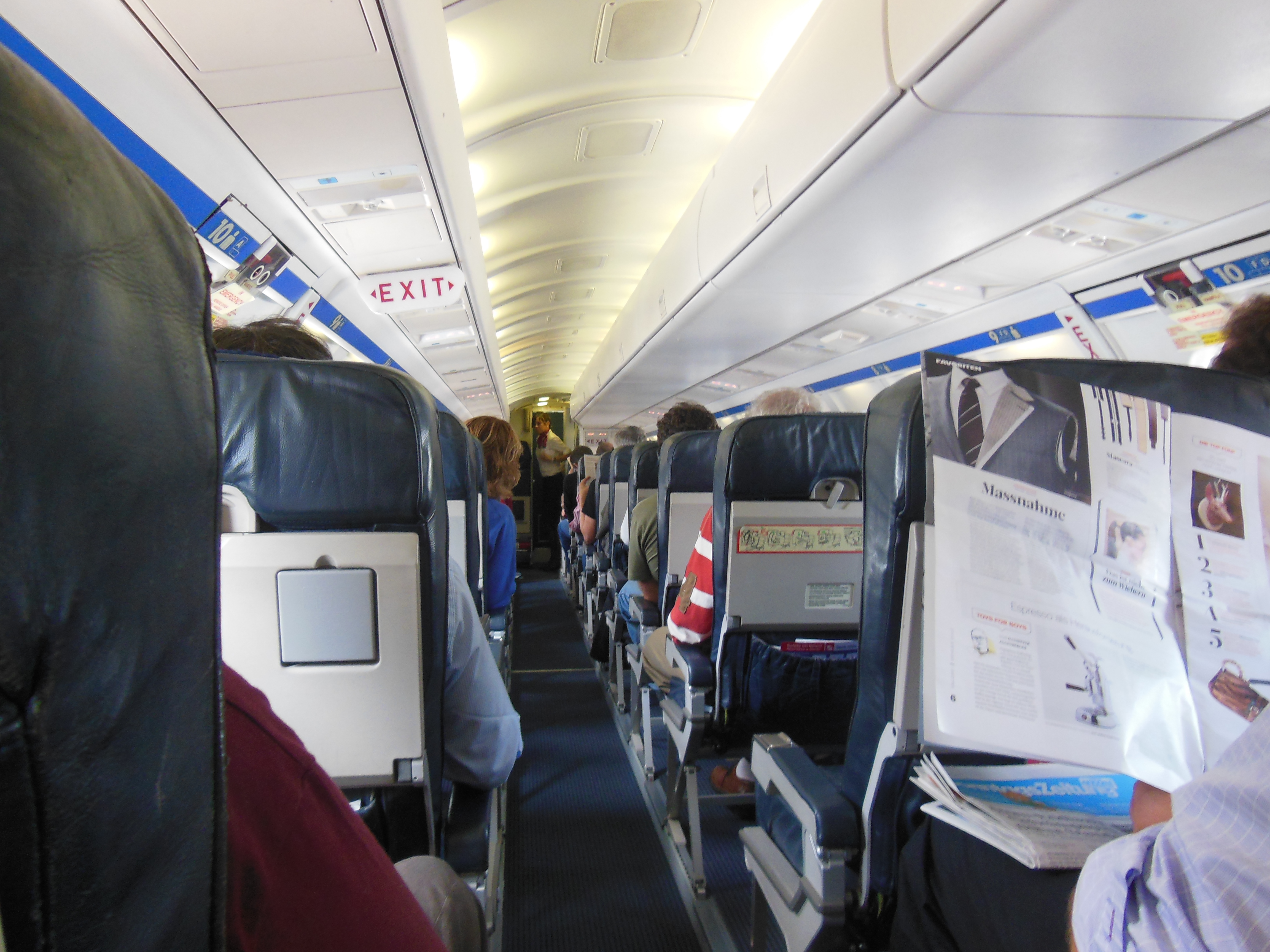 Cabina de pasaje del Saab 2000 de Darwin Airline HB IZJ