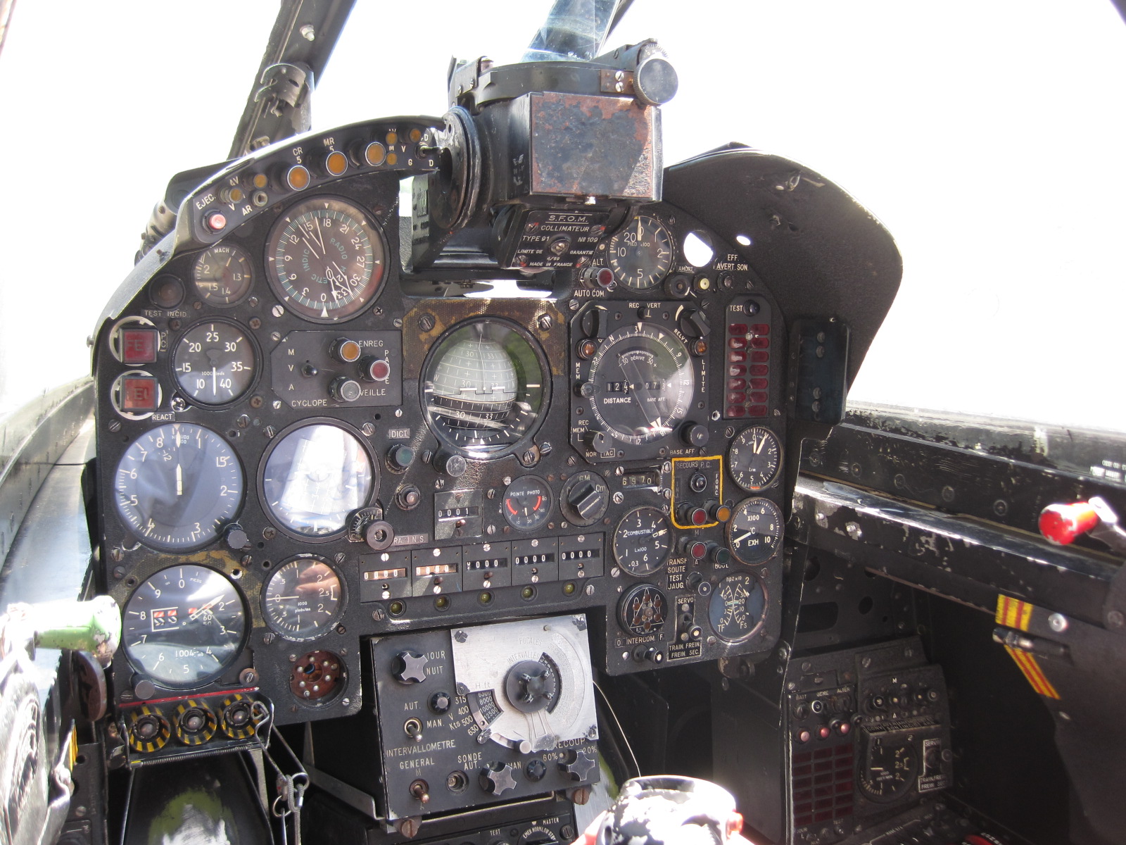 Cabina de un Mirage IIIR de reconocimiento