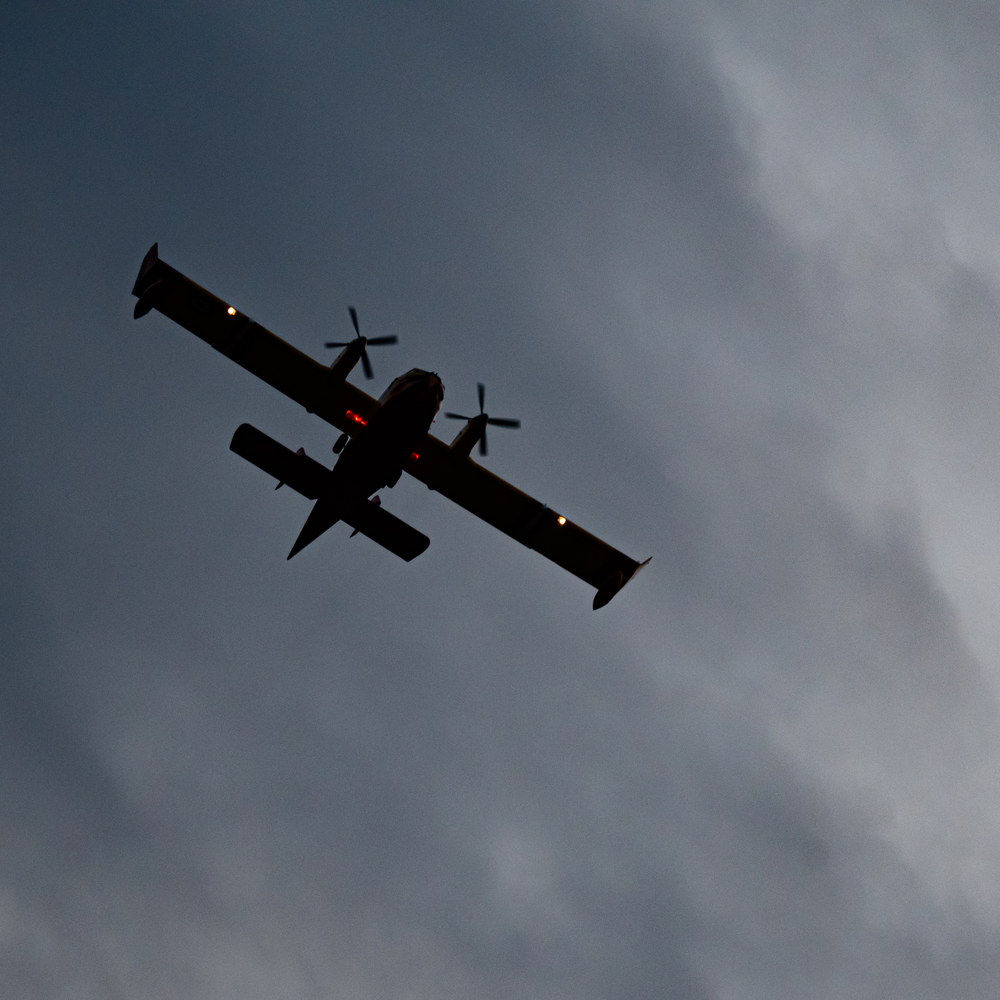 Canadair CL-415 en action 02