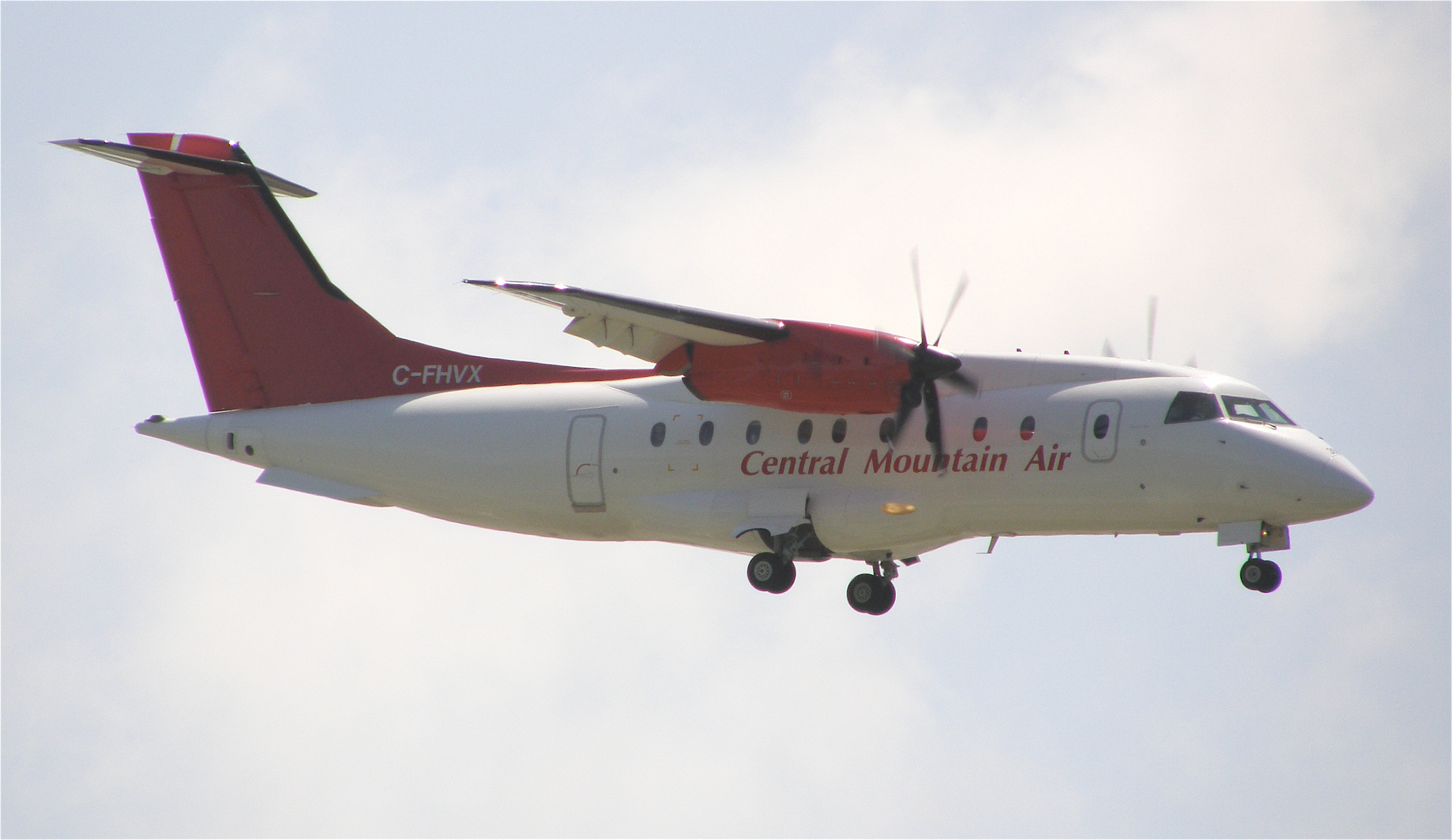 Dornier 328 di Central Mountain Air all'aeroporto di Vancouver (YVR)