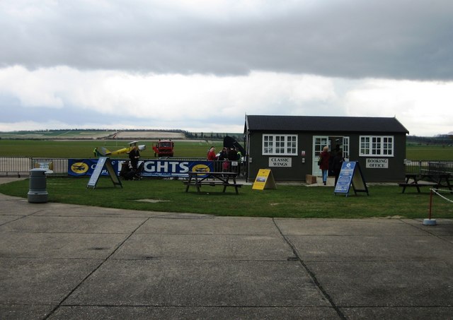 Cabana de operações da Classic Wings - geograph org uk