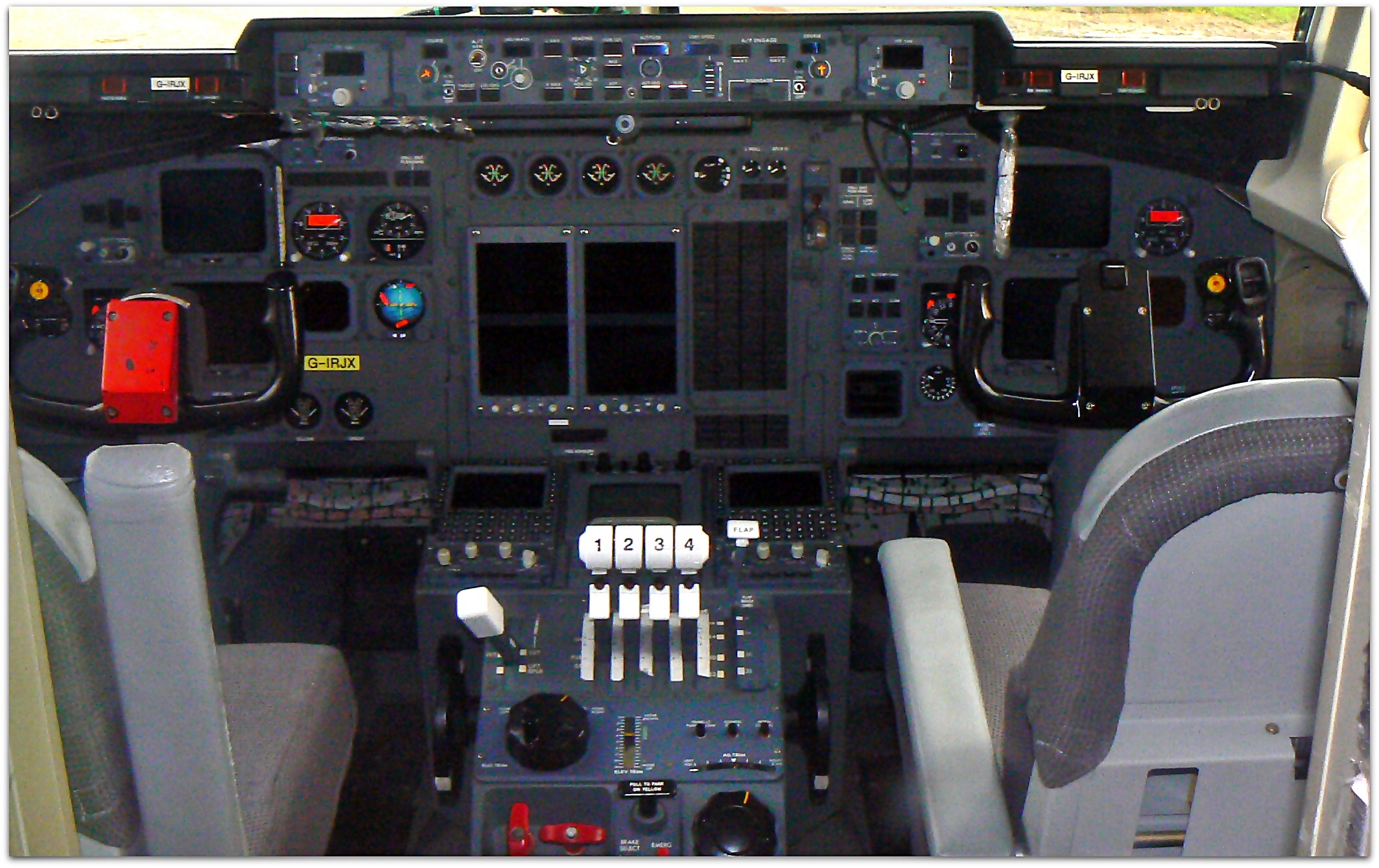 Cockpit d'un Avro RJ100 au Manchester Airport Viewing Park, 2011