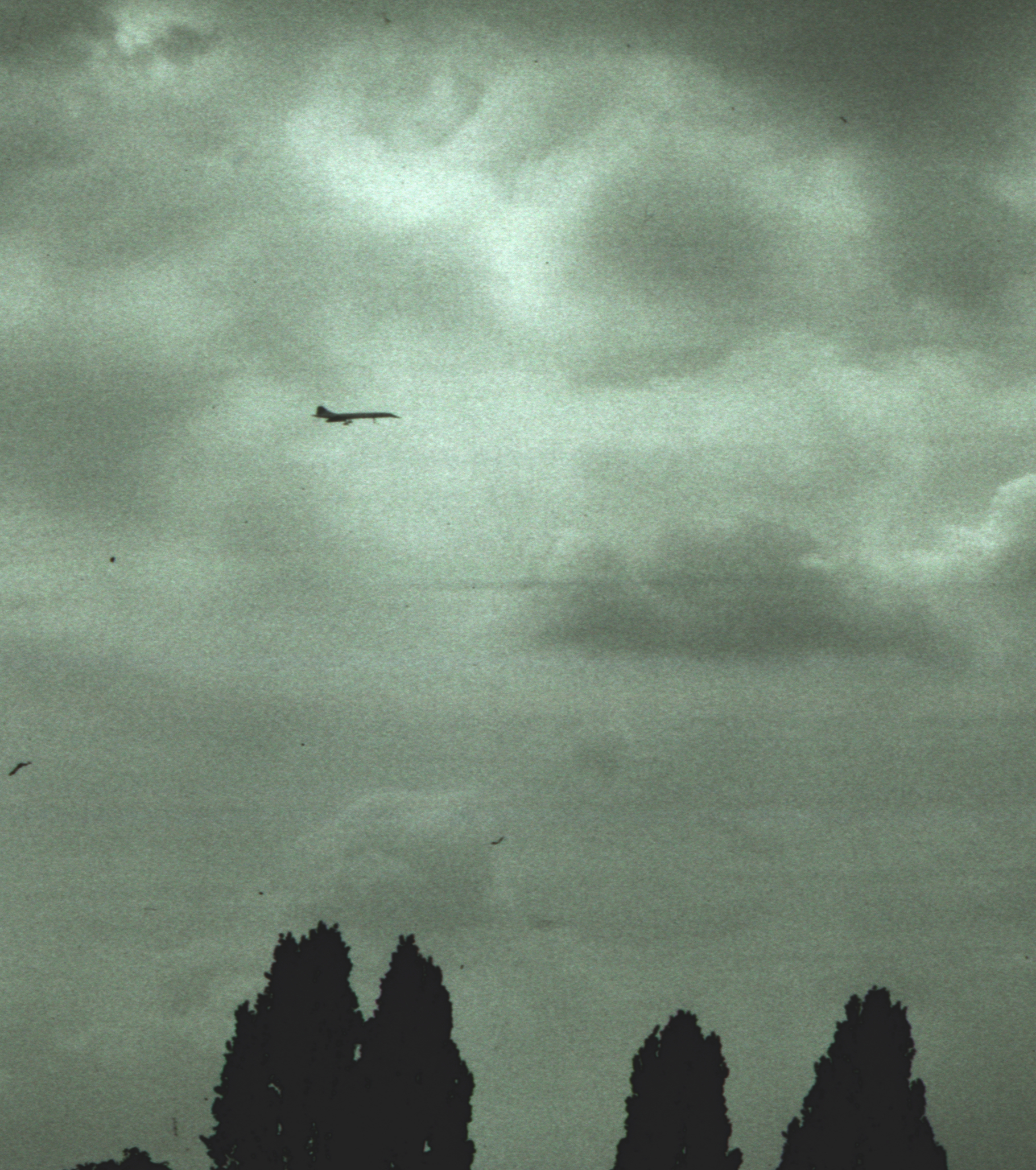 Concorde in volo sopra Londra (1987)