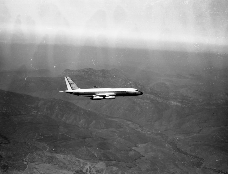 Convair 880 della Civil Air Transport in volo