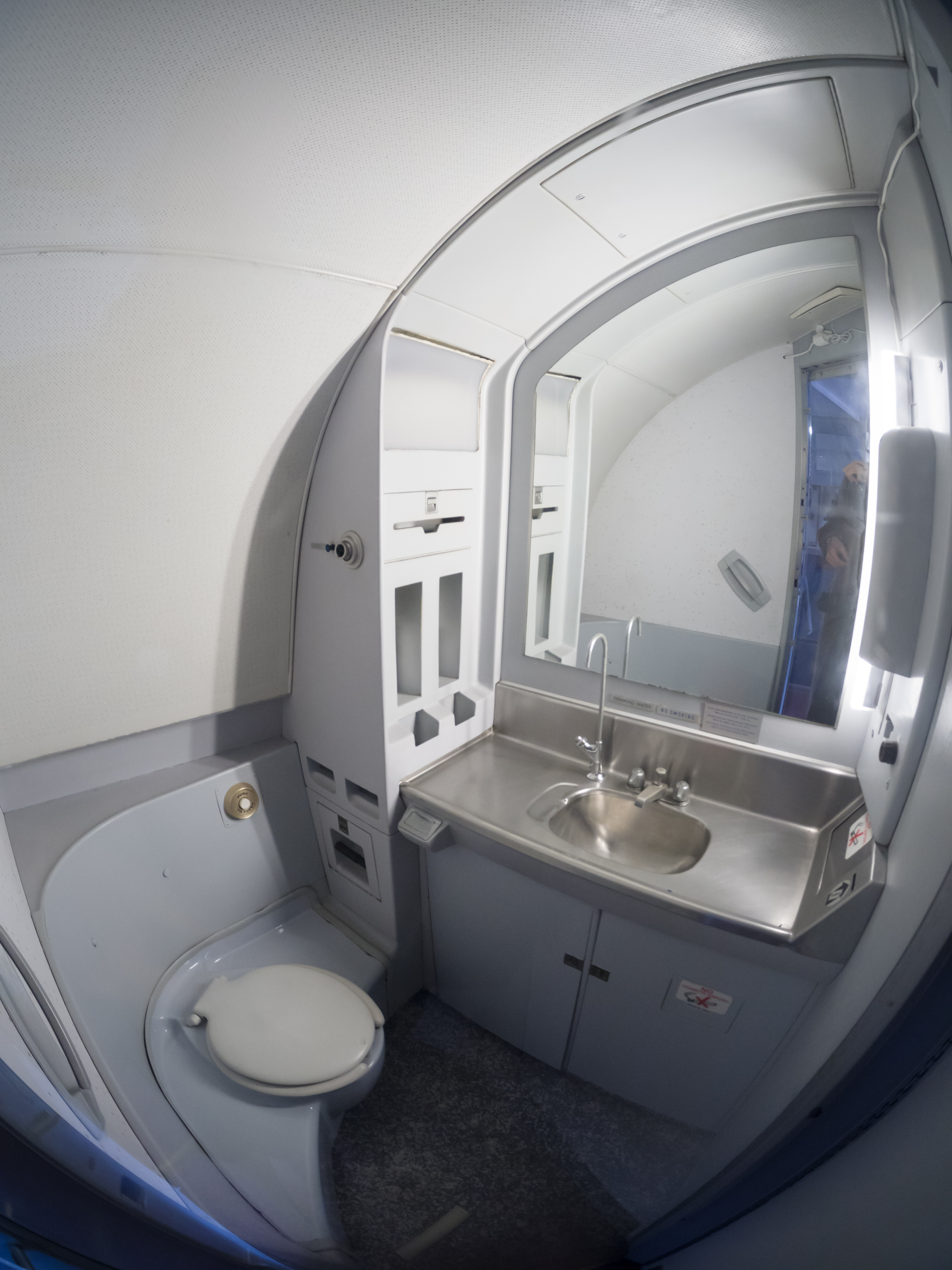 Convair 990 "Coronado" interior