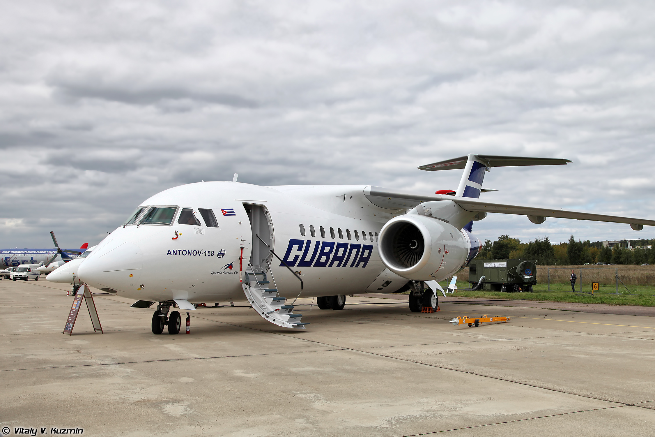 Cubana An-158 en el aeropuerto de Ramenskoye, 2013 (1)