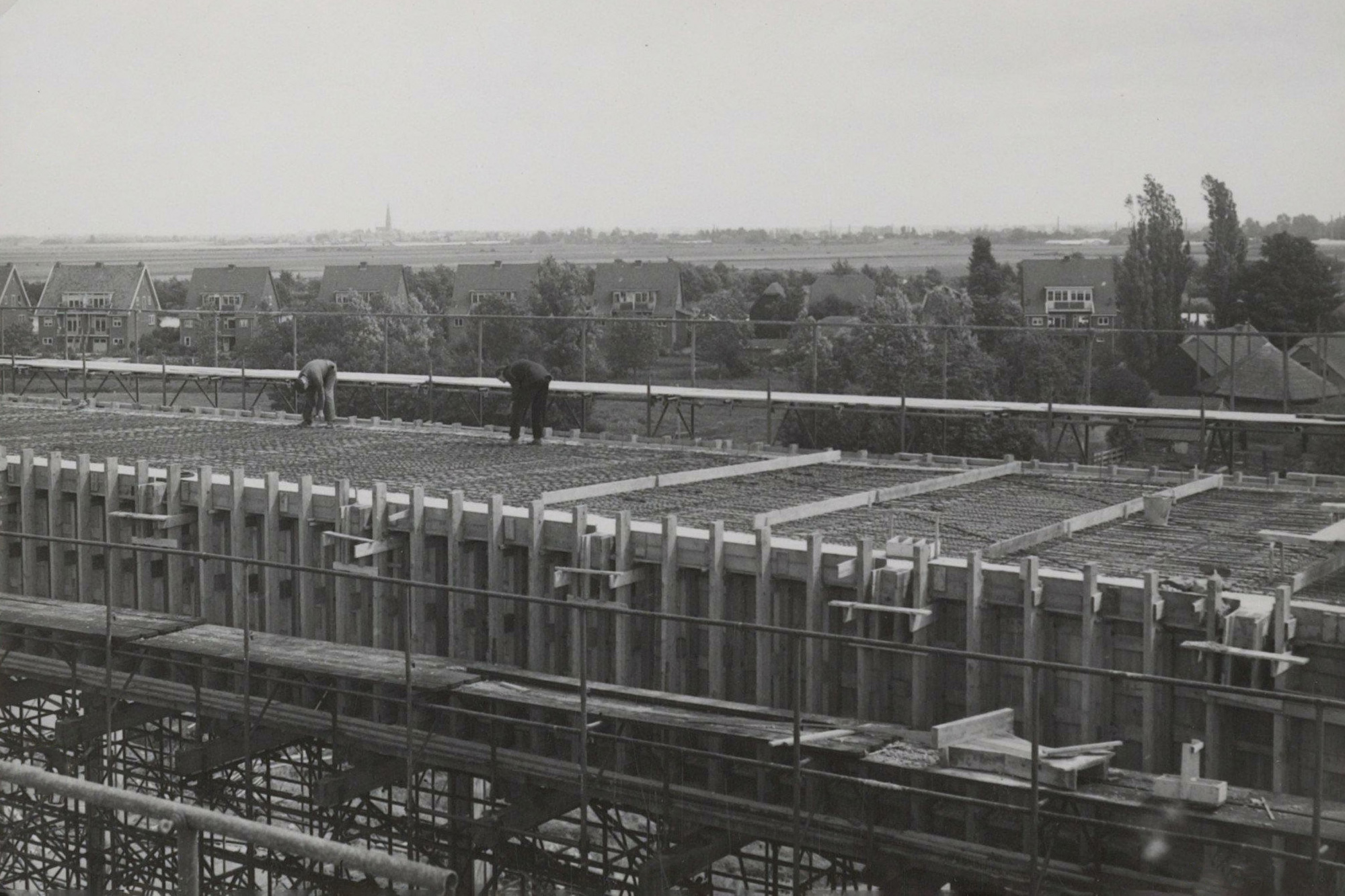 The Fokker factory under construction behind the Schipholdijk, inventory number NL-HlmNHA Hmr 09245