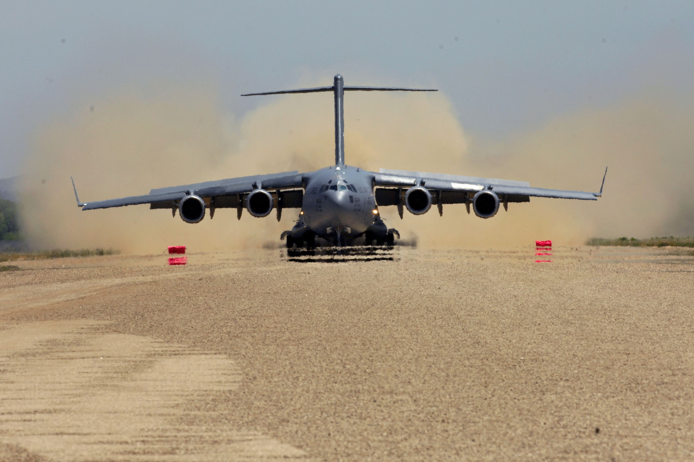 ¿Cómo son los aviones militares?