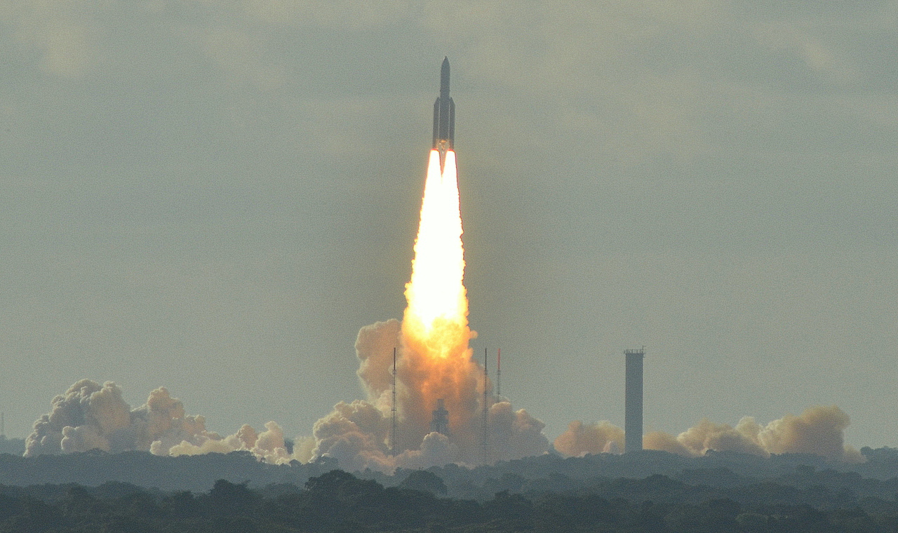 Despegue de Ariane 5 ECA, vuelo VA215 (29 ago 2013)