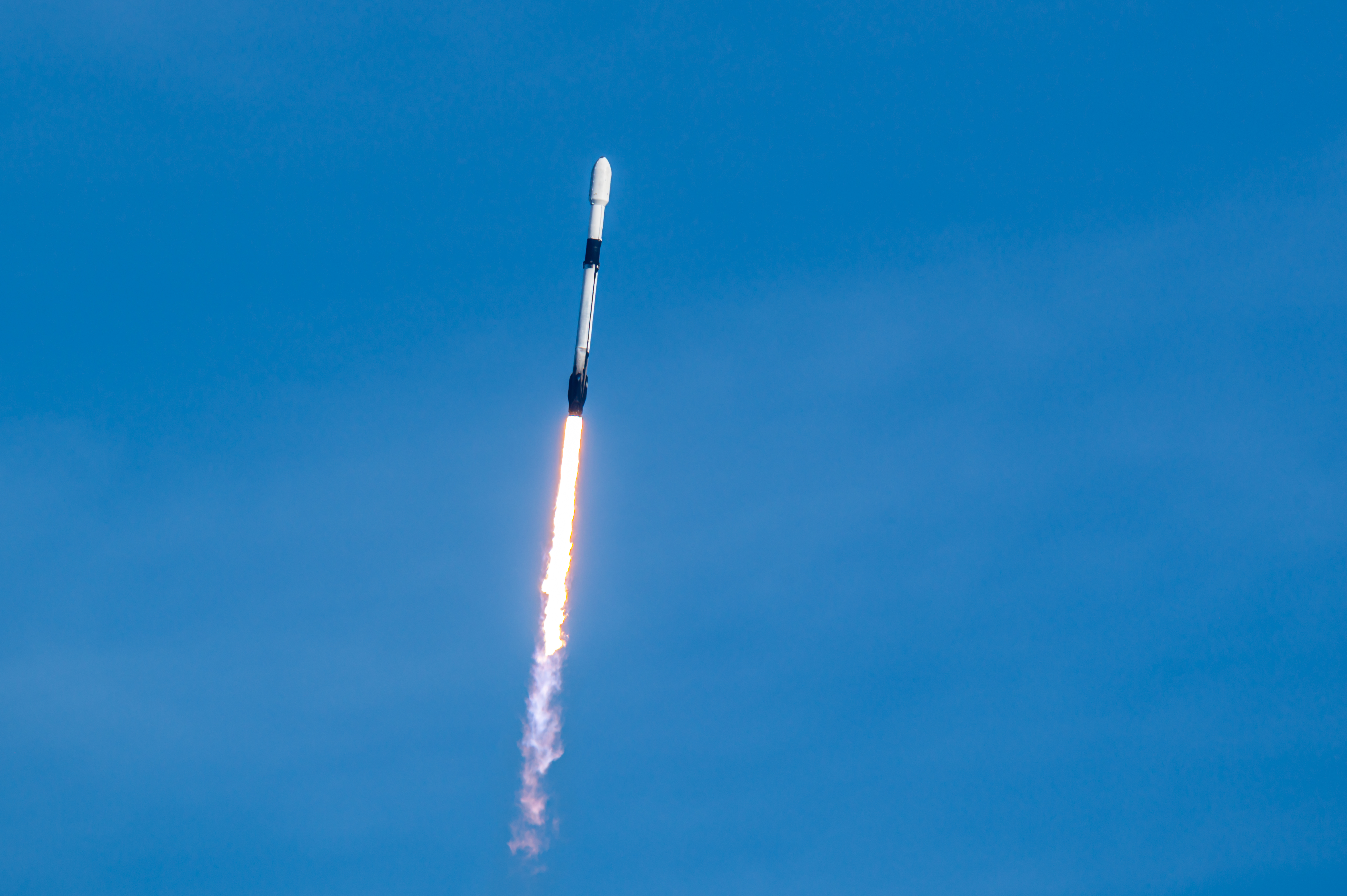 Despegue de un Falcon 9 en misión Starlink
