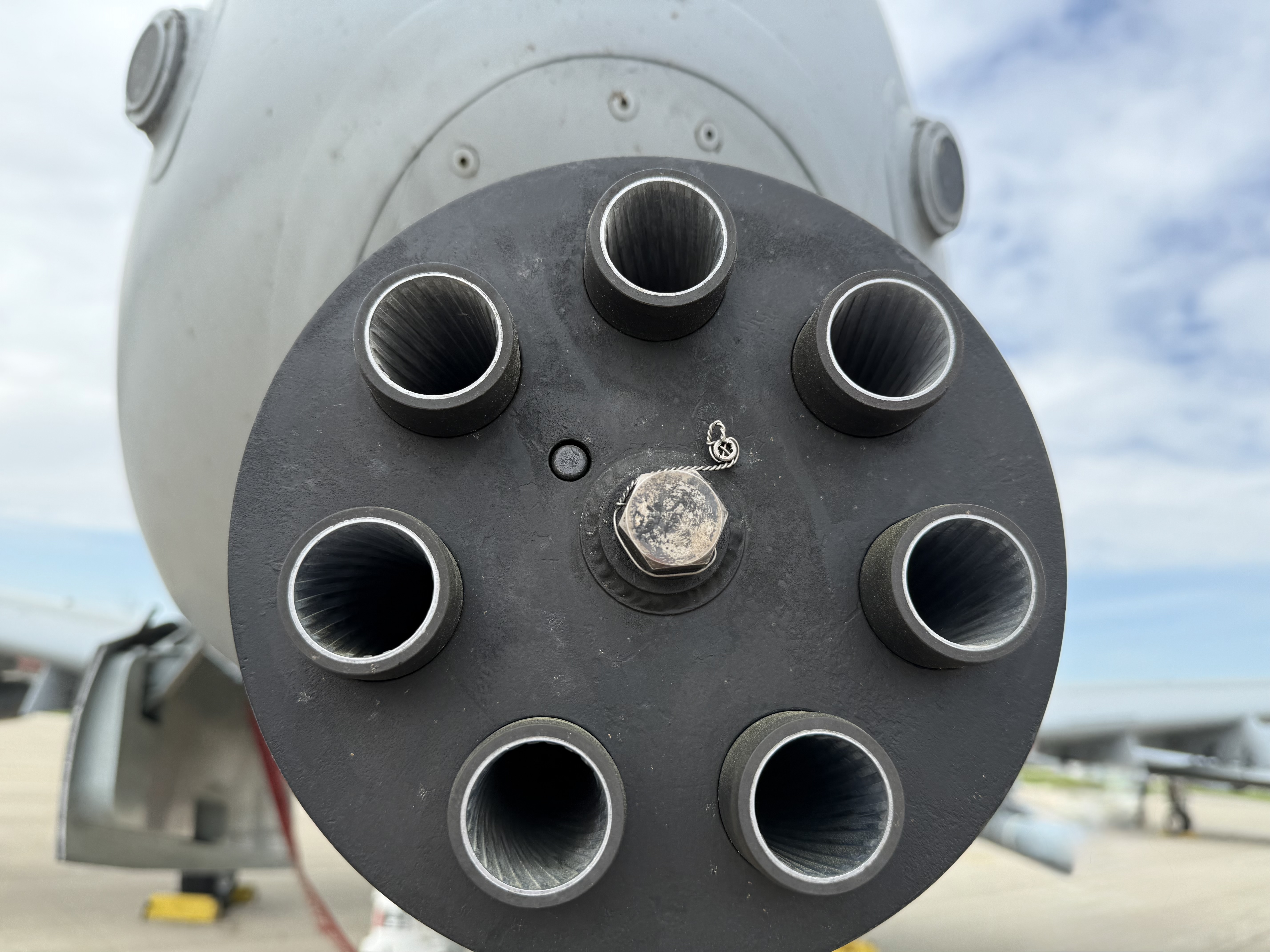 Detail of the nose and GAU-8 Avenger cannon of an A-10 Thunderbolt II