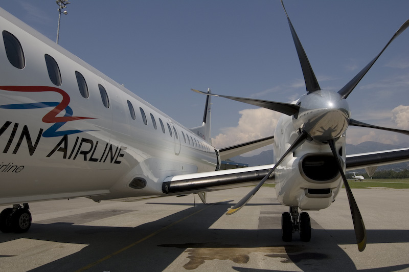 Detalle del motor Rolls Royce AE 2100A y hélice Dowty del Saab 2000