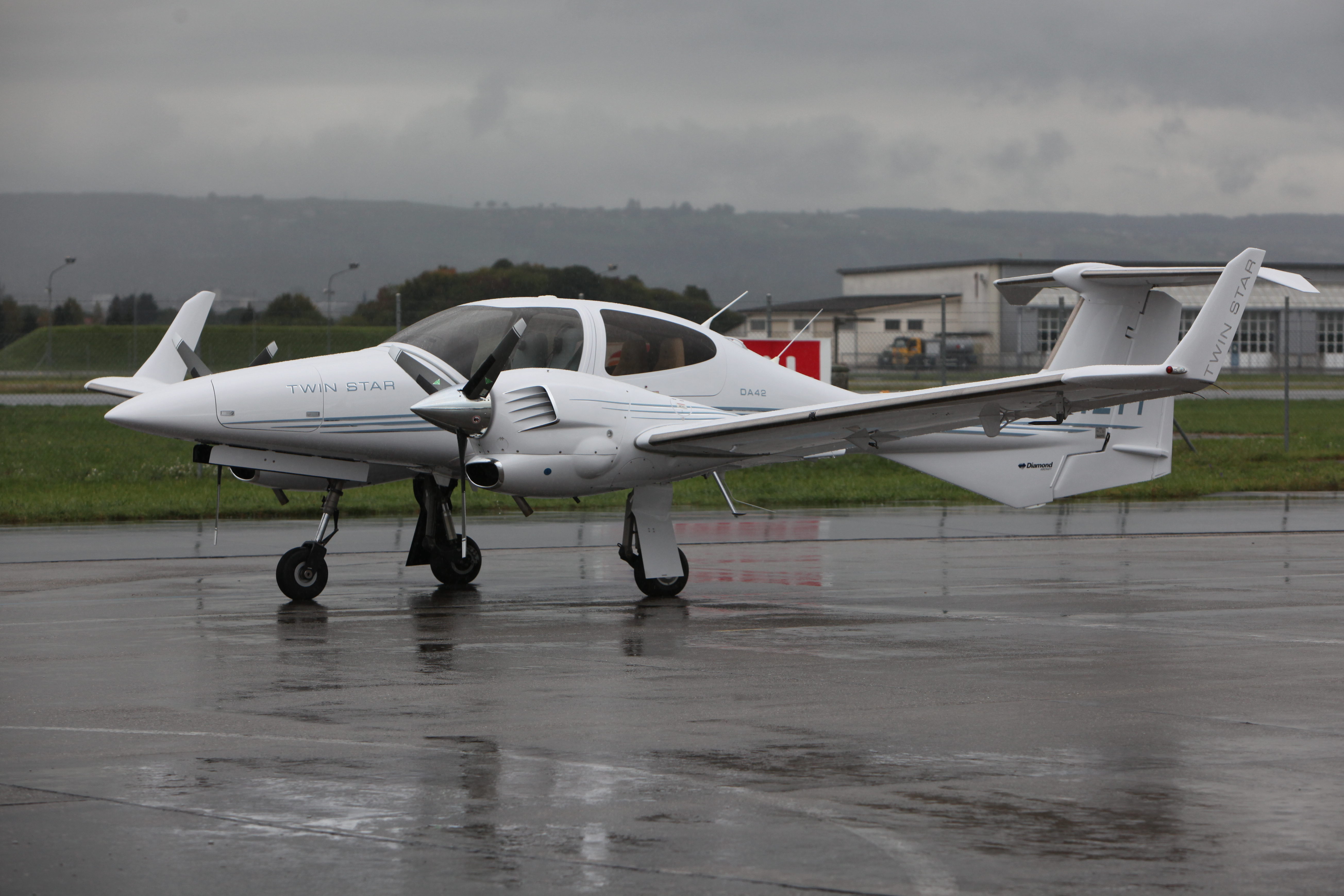 Diamond DA42 6076