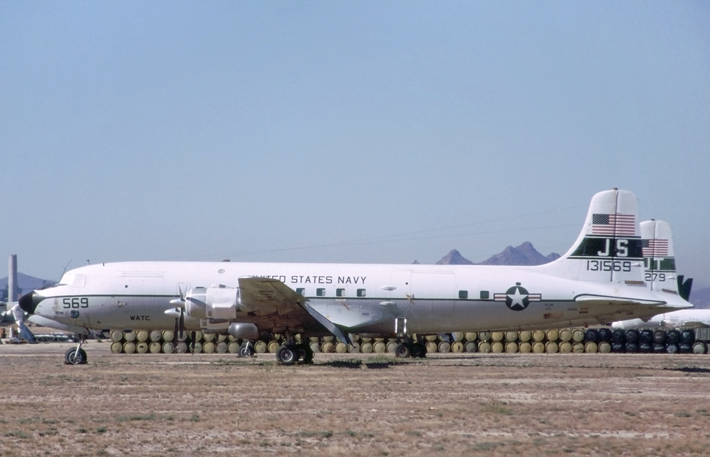 Douglas C-118A Liftmaster retiré à l'AMARC