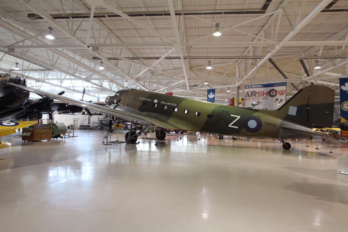 Douglas C-47 (DC-3) Dakota, C GDAK, Hamilton (YHM), Ontario
