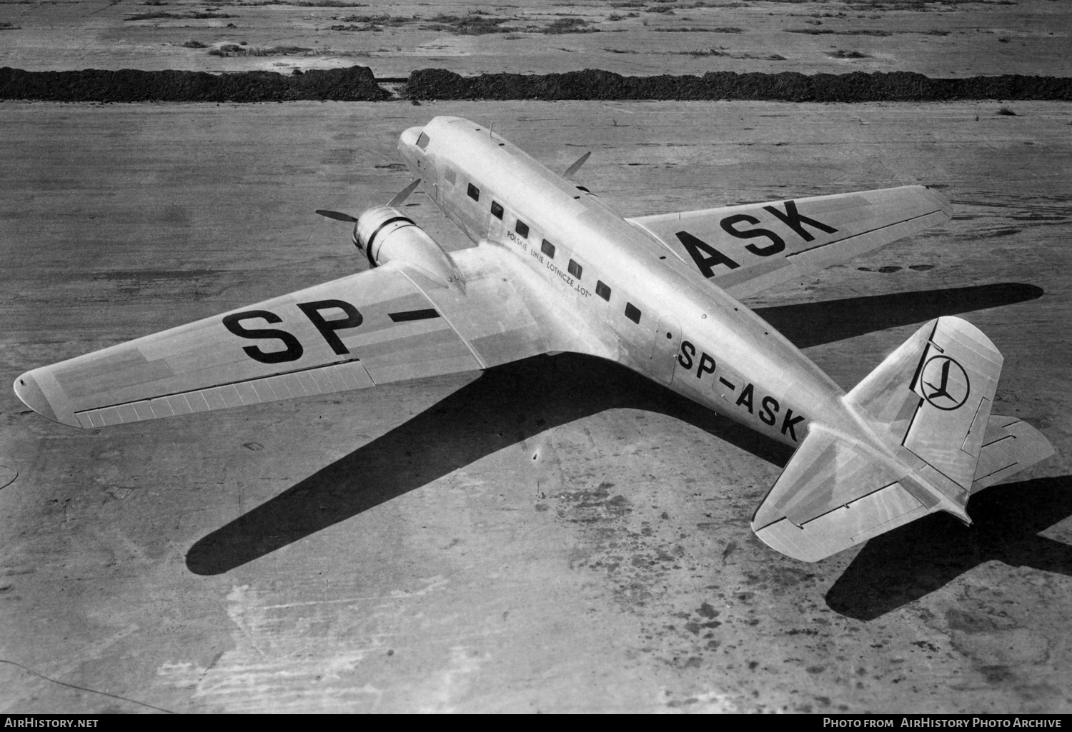Douglas DC-2 (SP ASK) a Walter Pegas