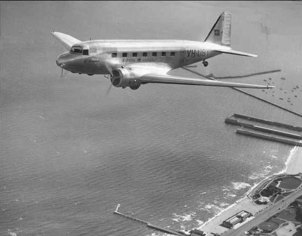 Douglas DC-2 airliner VH USY "Bungana" (1936)