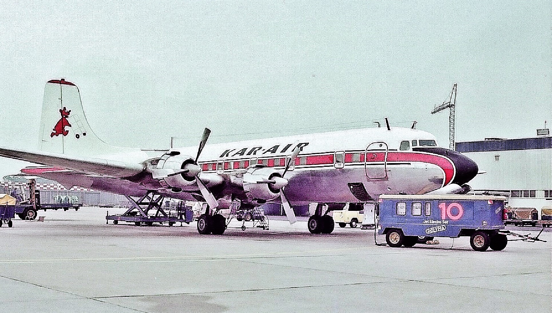 Douglas DC-6A/C swing tail de Kar Air (OH KDA)