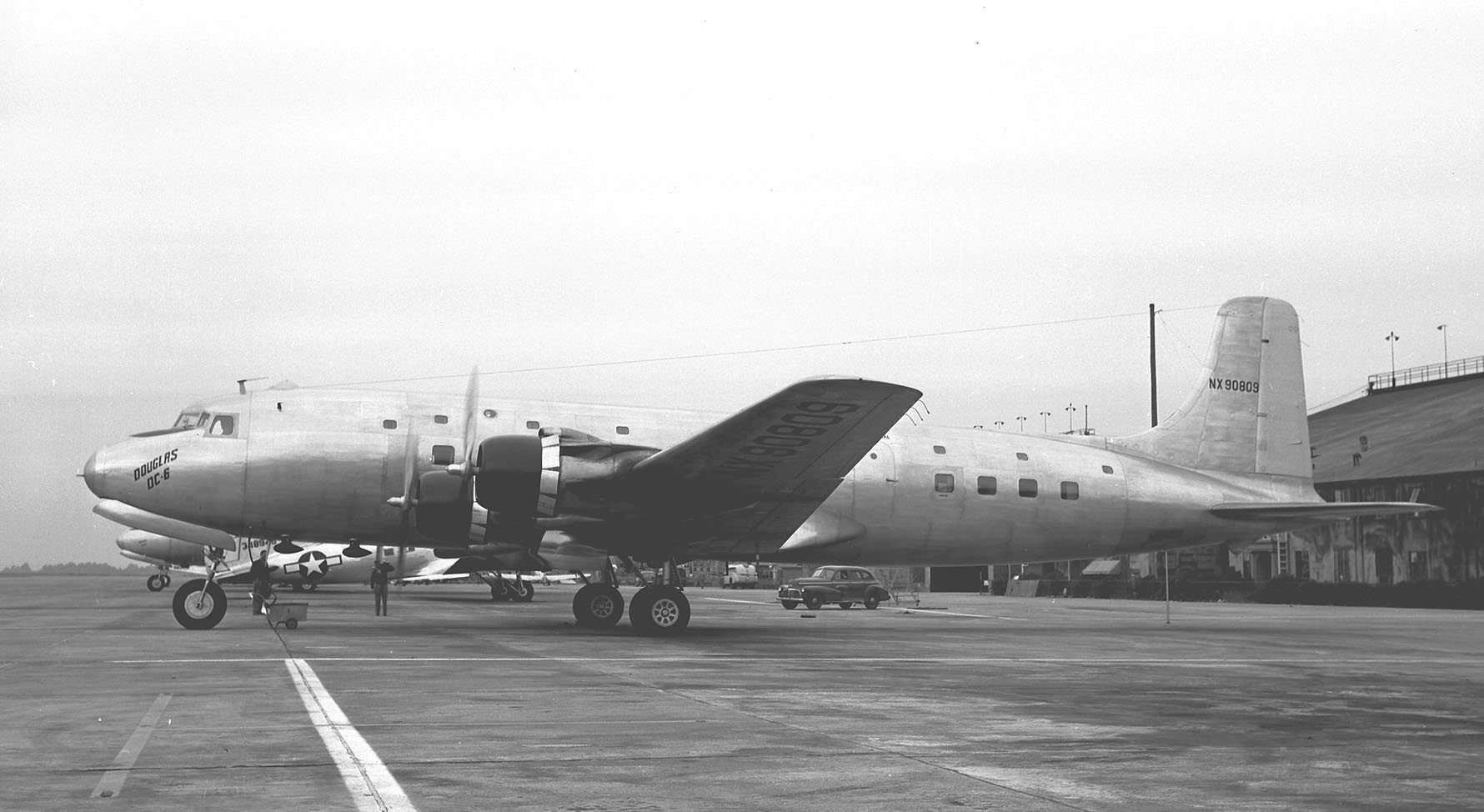 Douglas DC-6 NX90809