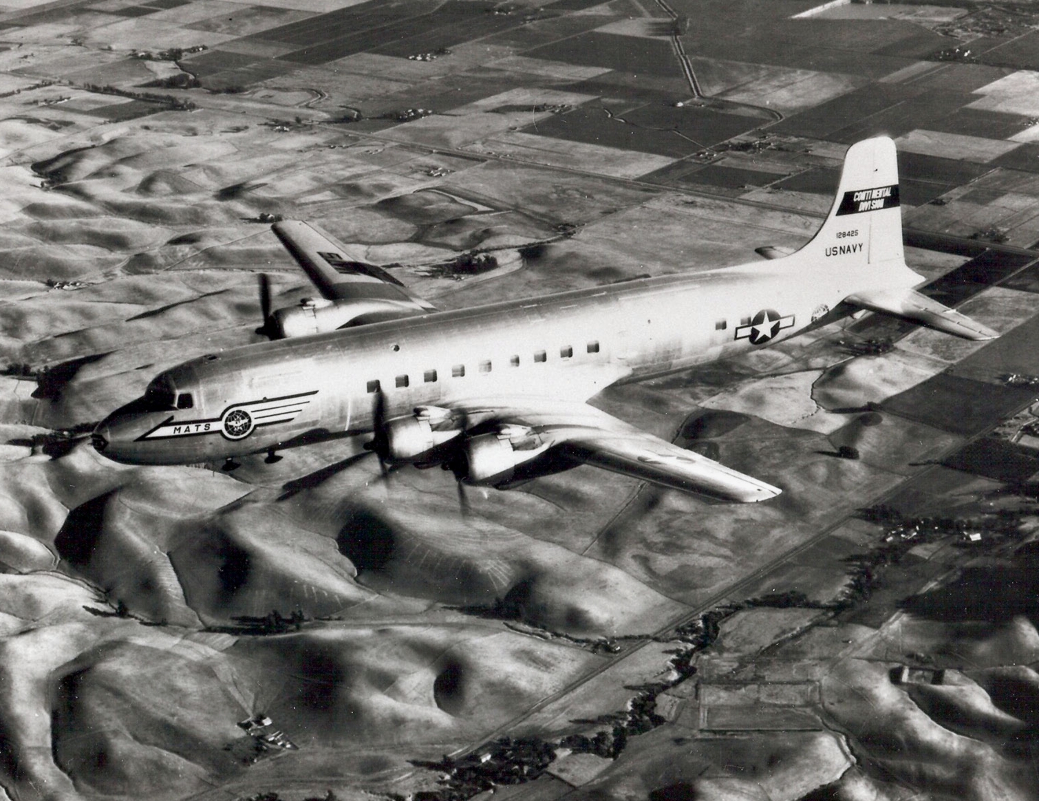 Douglas R6D-1 Liftmaster de la US Navy (MATS) en vuelo, años 50