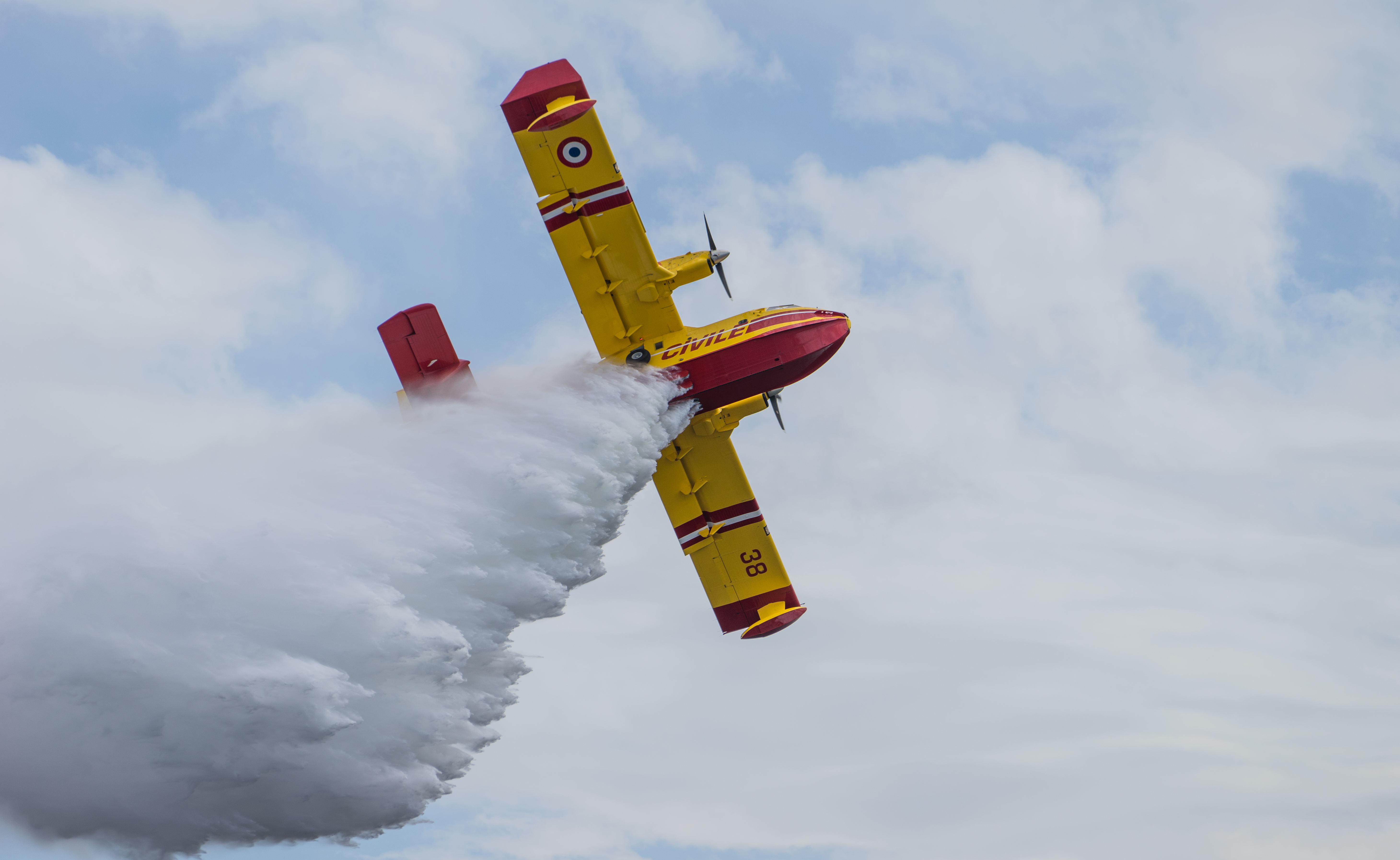 Canadair CL-415