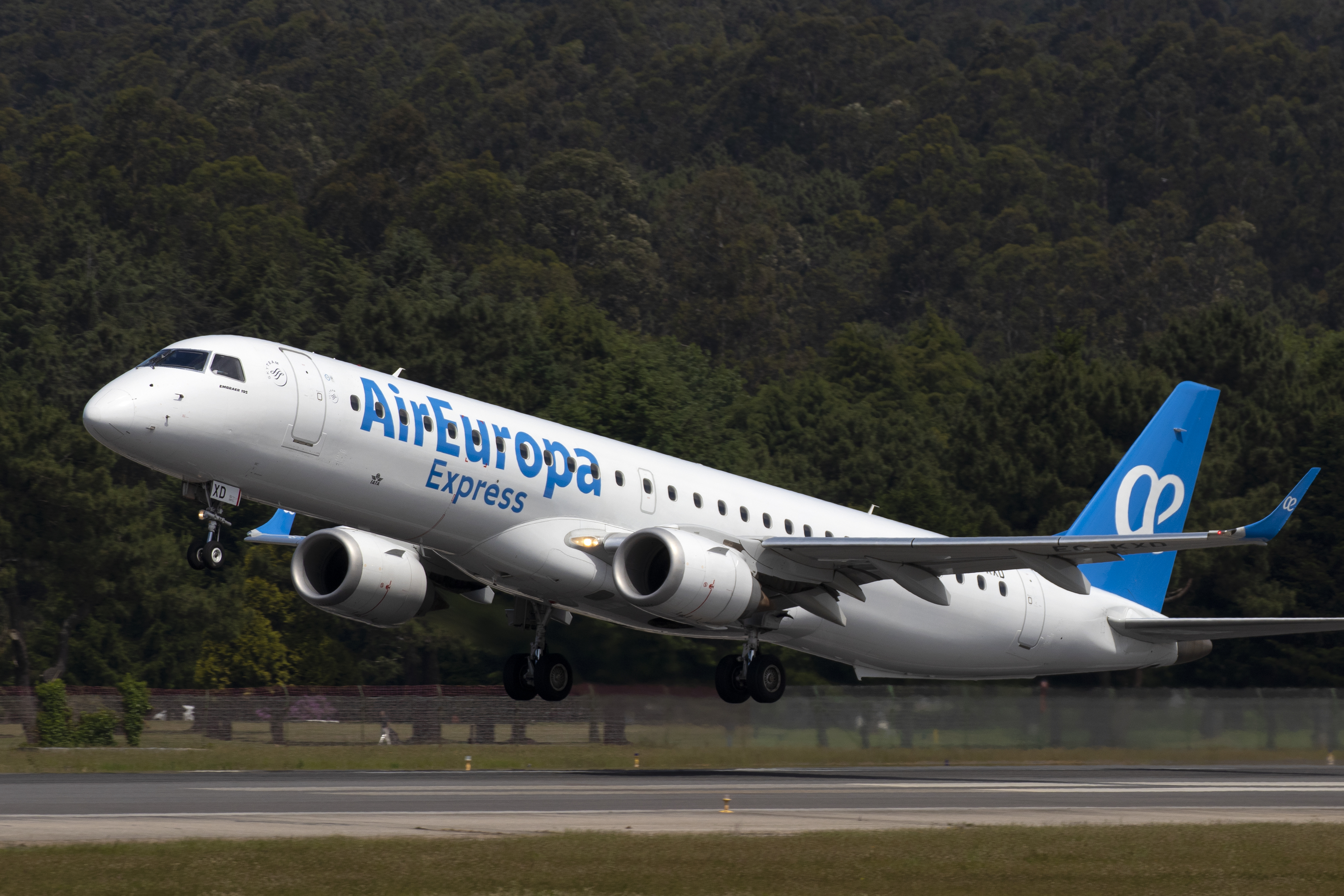 EC KXD Embraer 195 Air Europa VGO 05