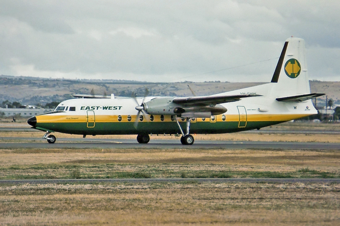 East West Airlines Fokker F-27-500 all'aeroporto di Adelaide