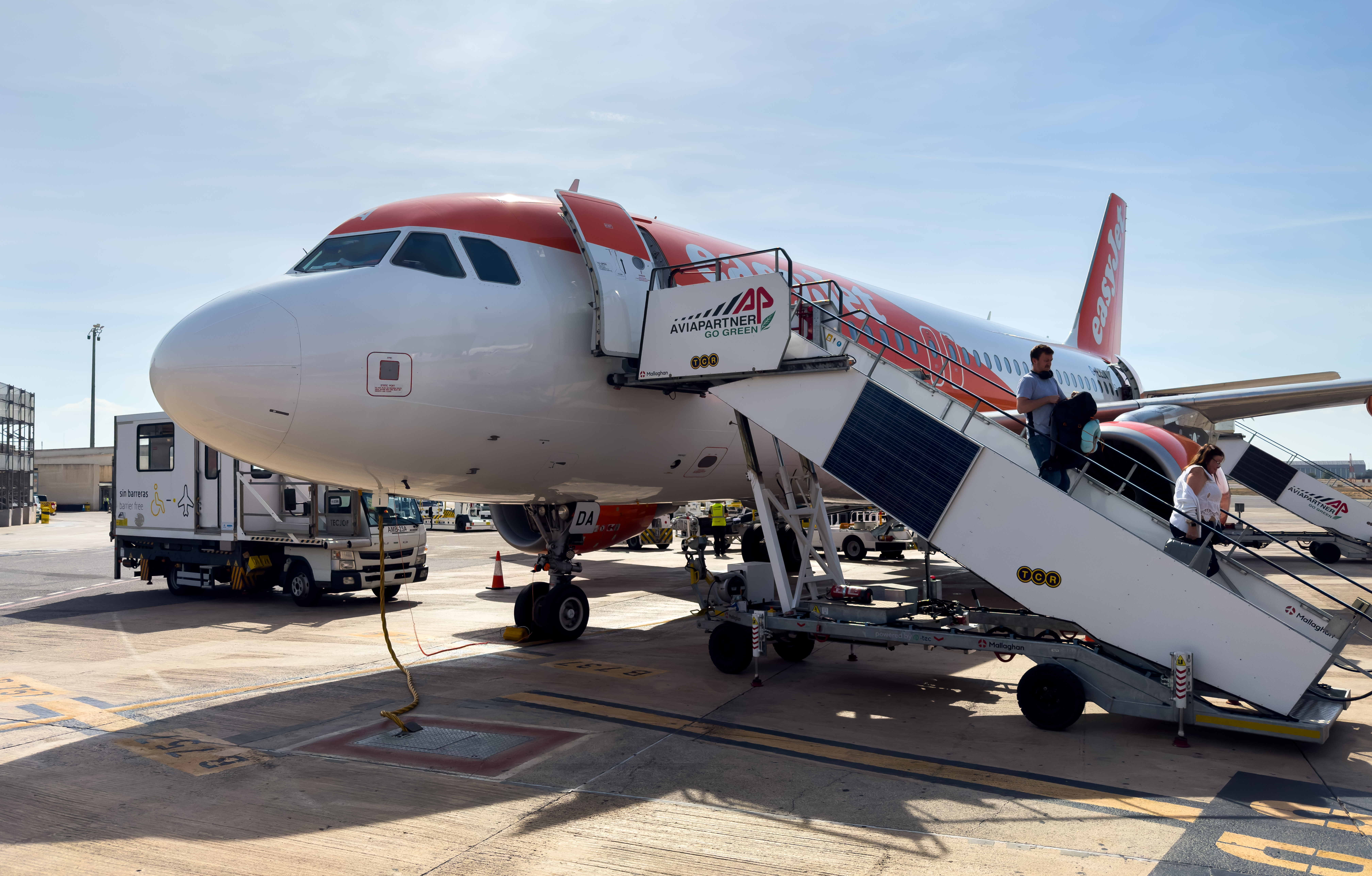 Easy Jet Airbus A319 (G EZDA) @ VLC, October 2025