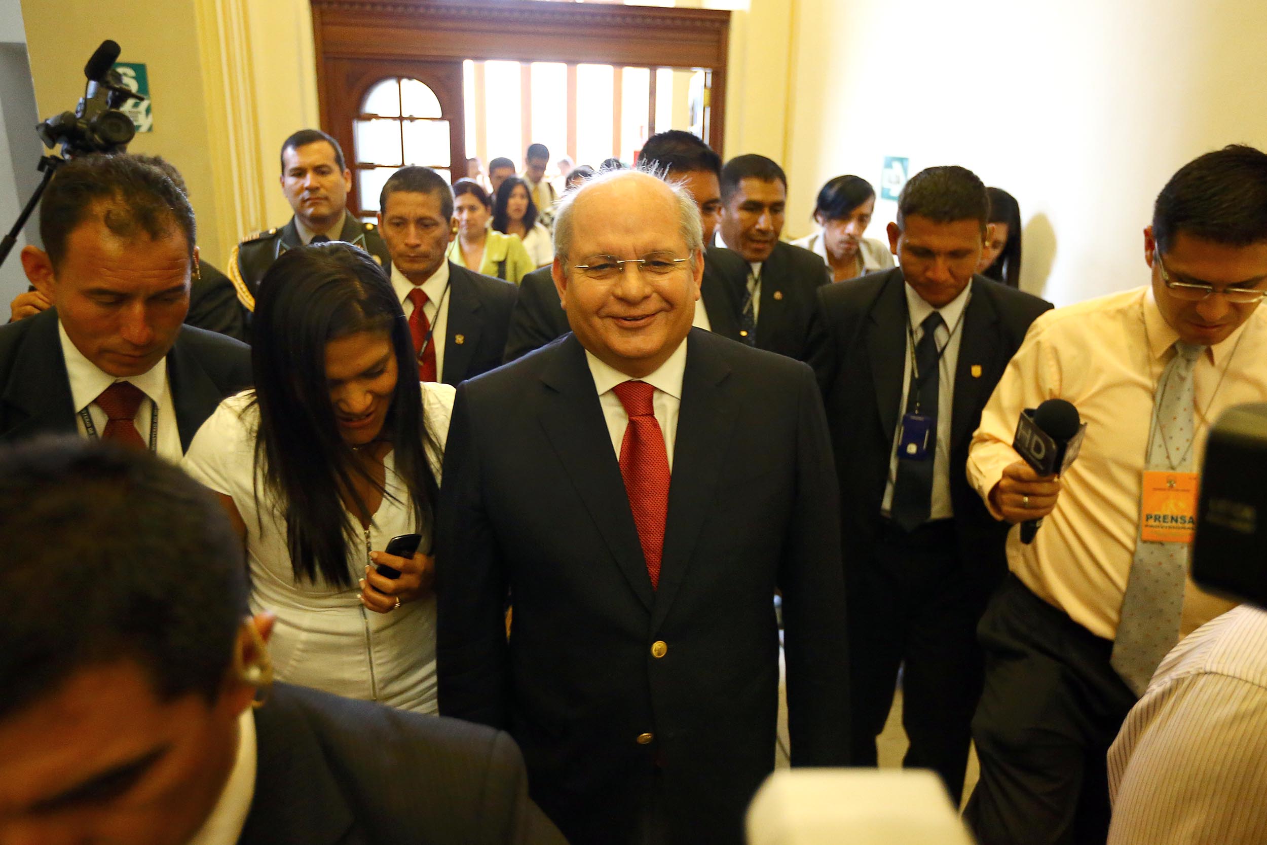 El Ministro de Defensa en la Comisión de Defensa del Congreso