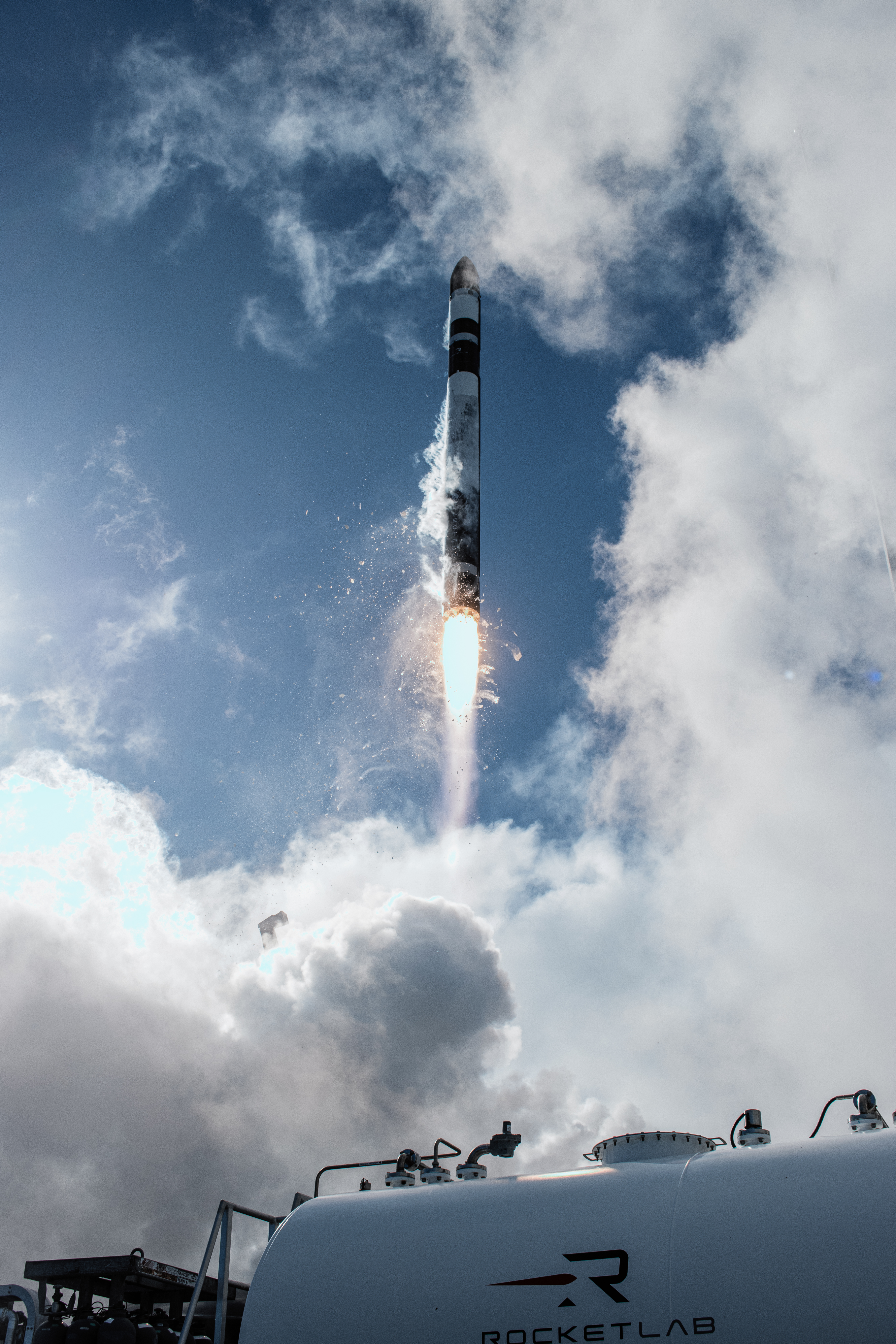 Electron «Rocket Like A Hurricane» (TROPICS, 8 de mayo de 2023, vuelo de la etapa kick): Lanzamiento del cohete TROPICS (KSC-20230507 PH-RLS01 0005 reupload)